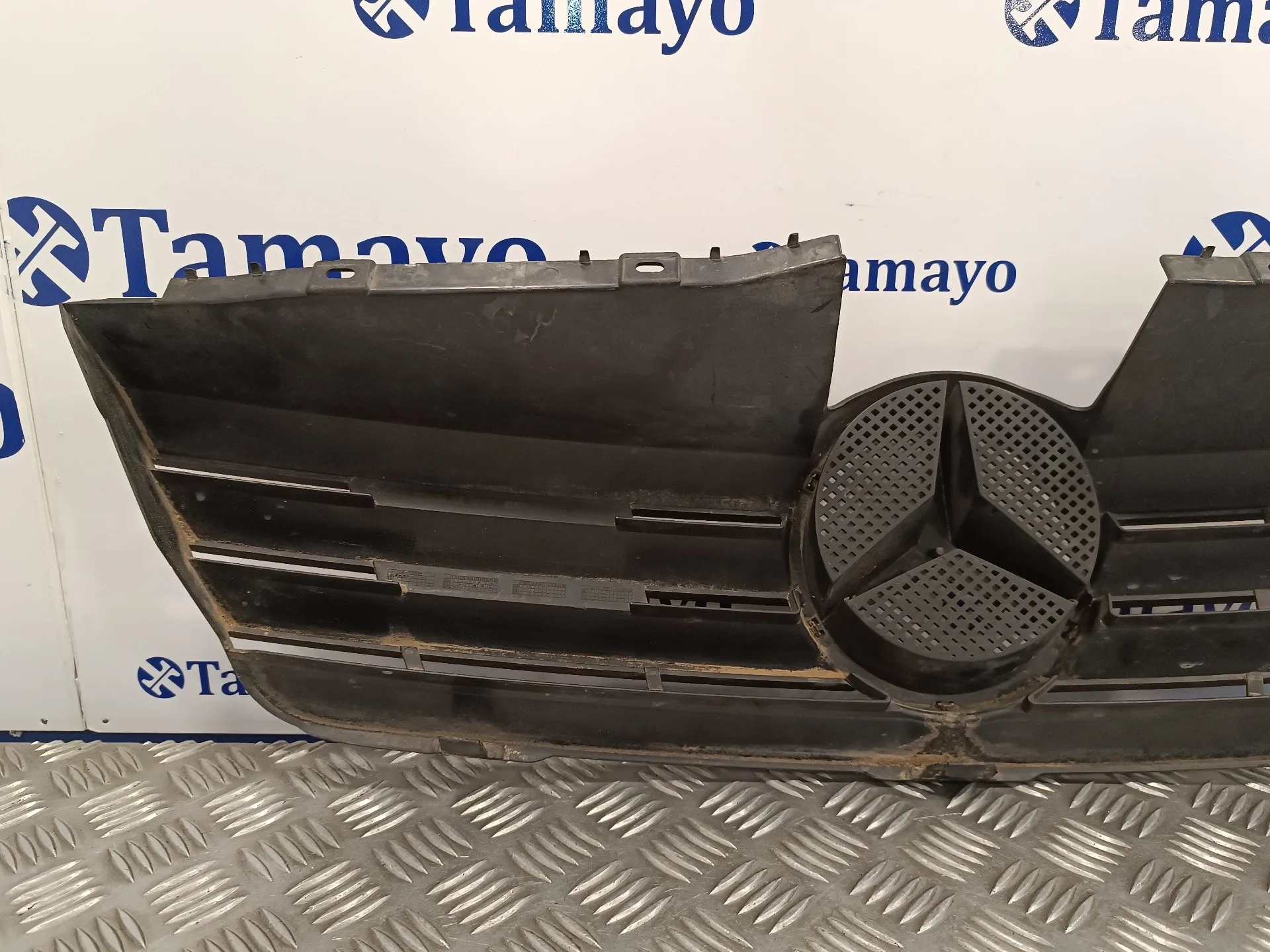 Rejilla Delantera para Mercedes-Benz Vaneo (W414) Furgoneta Compacta