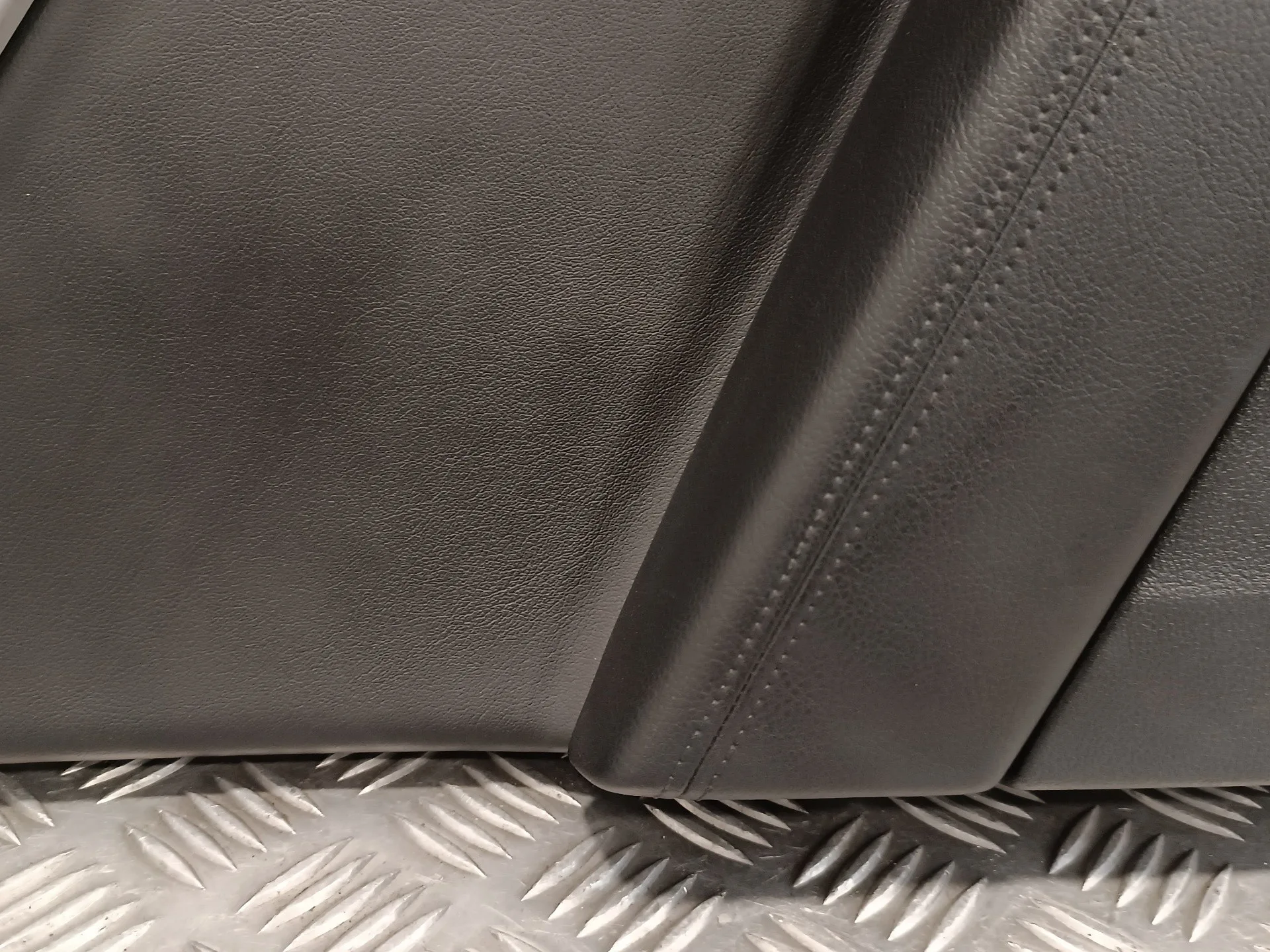 Guarnecido Puerta Trasera Izquierda para Volkswagen Passat Variant (365)