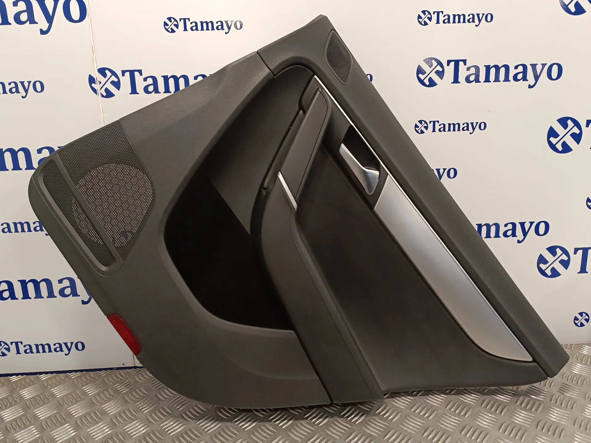 Guarnecido Puerta Trasera Derecha para Volkswagen Passat Variant (365)