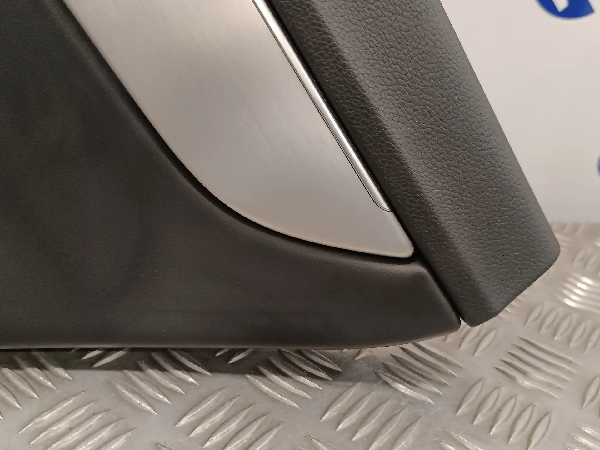 Guarnecido Puerta Trasera Derecha para Volkswagen Passat Variant (365)