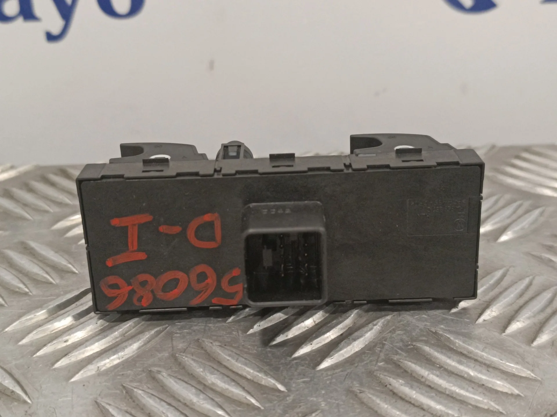 Mando Elevalunas Delantero Izquierdo para Volkswagen Passat Variant (365)