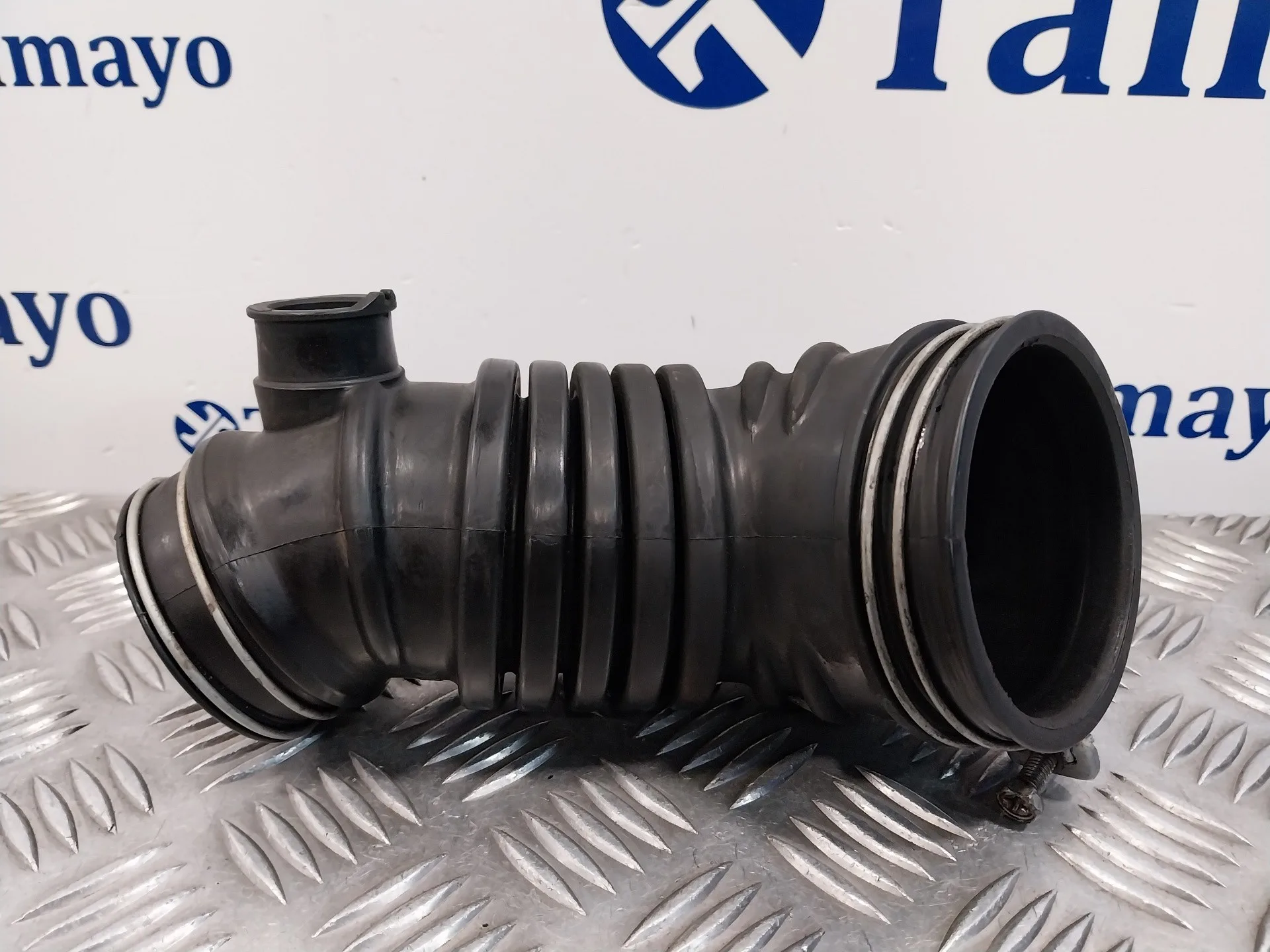 Tubo para Mitsubishi Lancer Berlina (Cy0)
