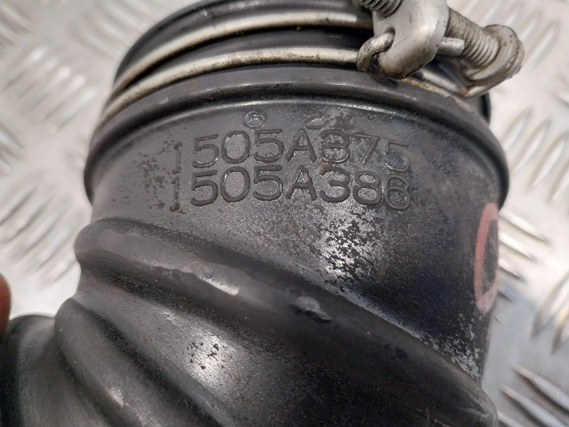 Tubo para Mitsubishi Lancer Berlina (Cy0)