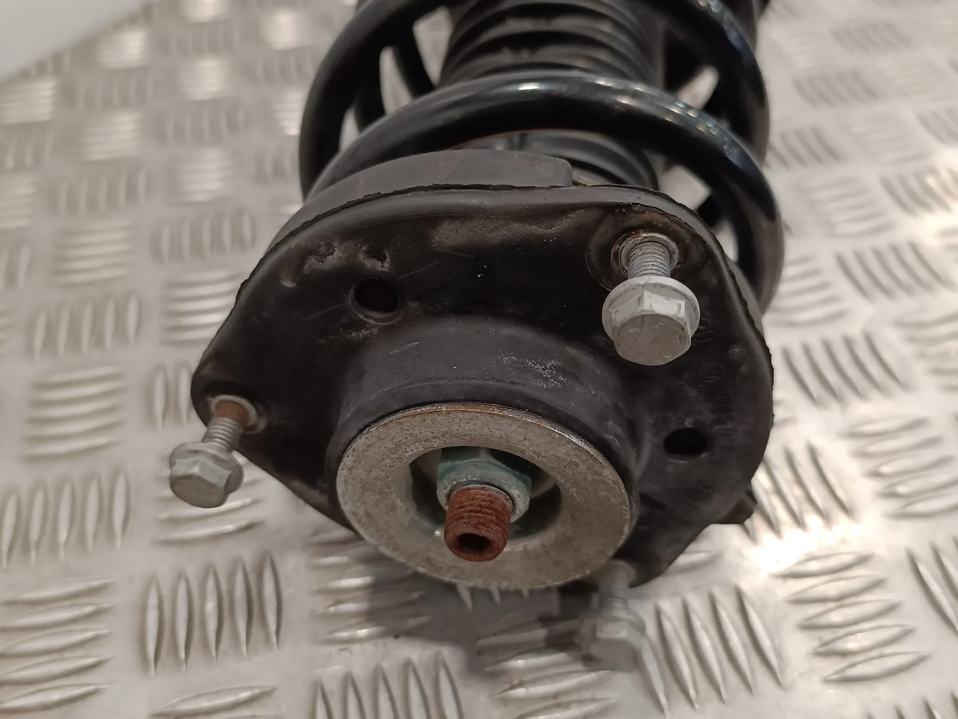 Amortiguador Delantero Izquierdo para Volkswagen Passat Variant (365)