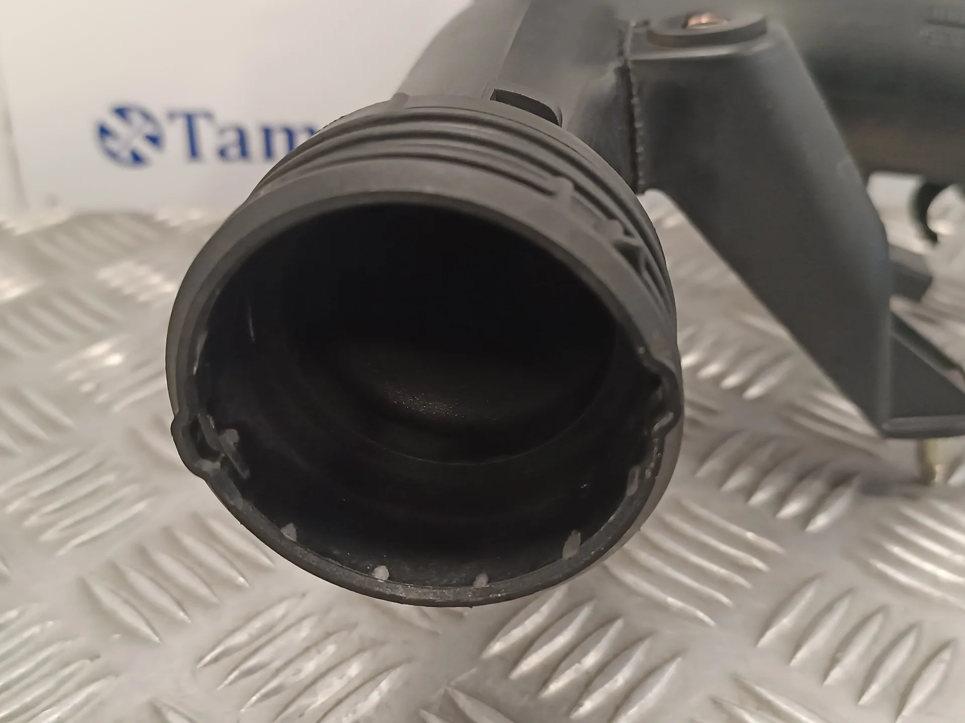 Tubo para Volkswagen Passat Berlina (3B3)