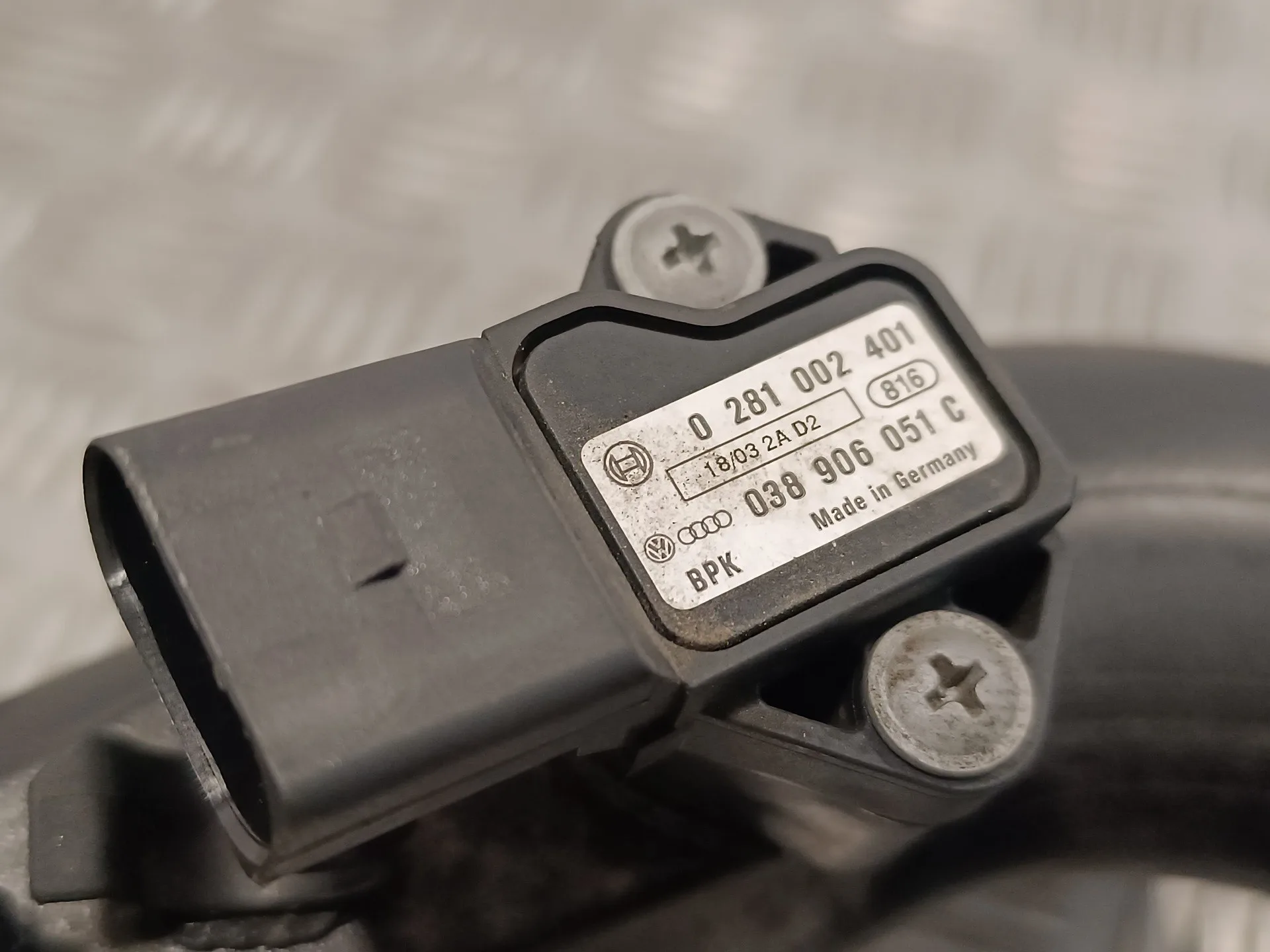 Tubo para Volkswagen Passat Berlina (3B3)