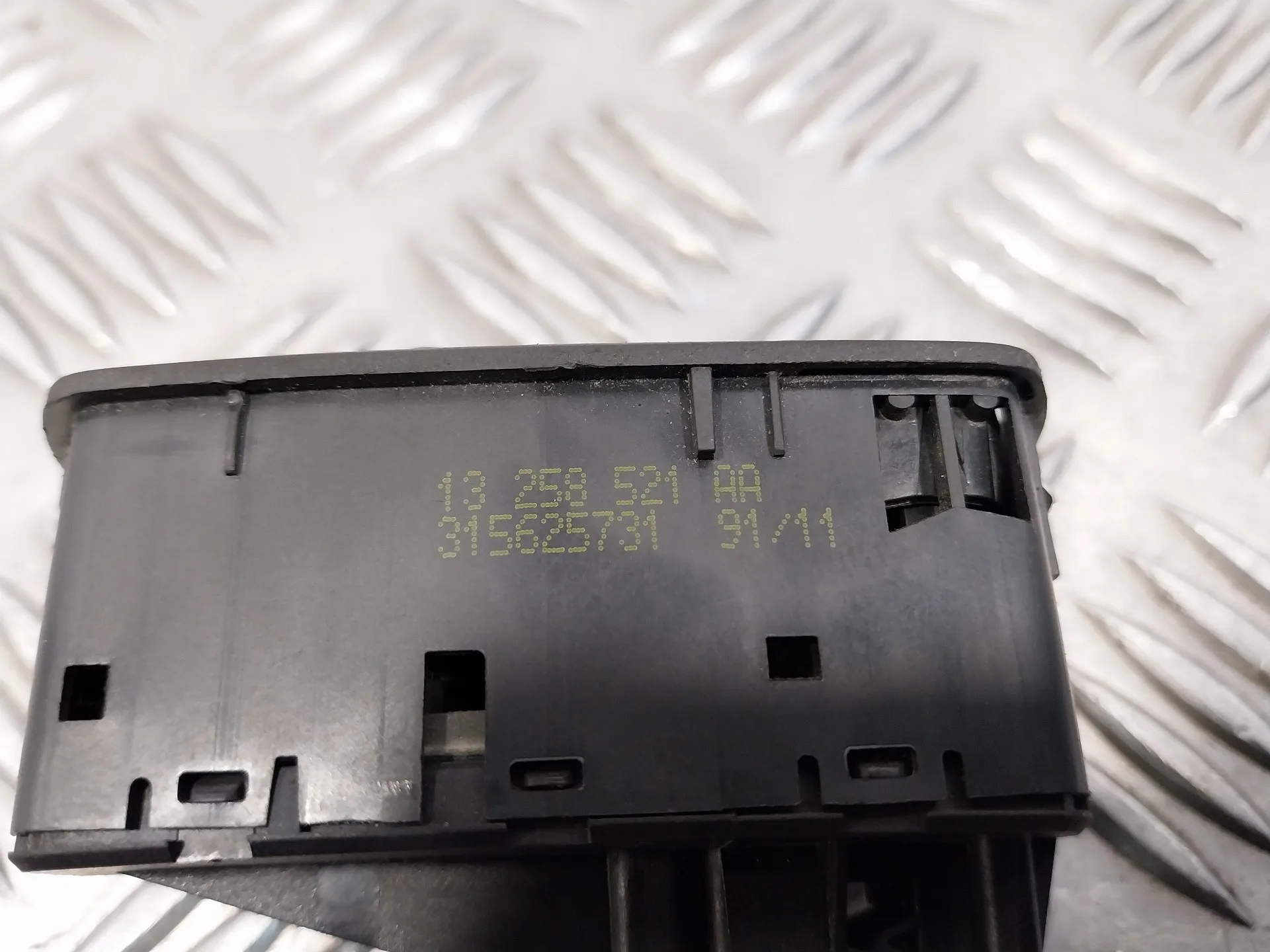 Mando Elevalunas Delantero Izquierdo para Opel Corsa D