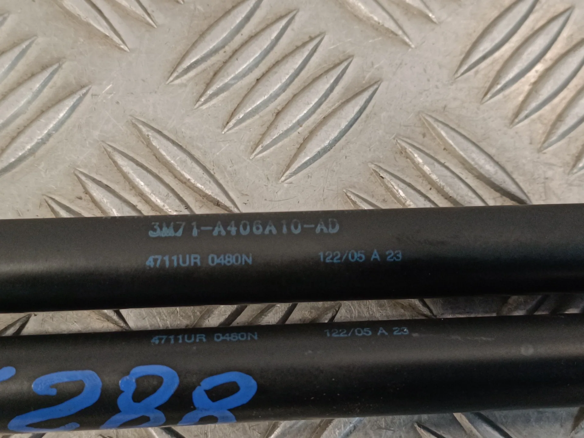 Amortiguadores Maletero / Porton para Mazda 2 Berlina (Dy)