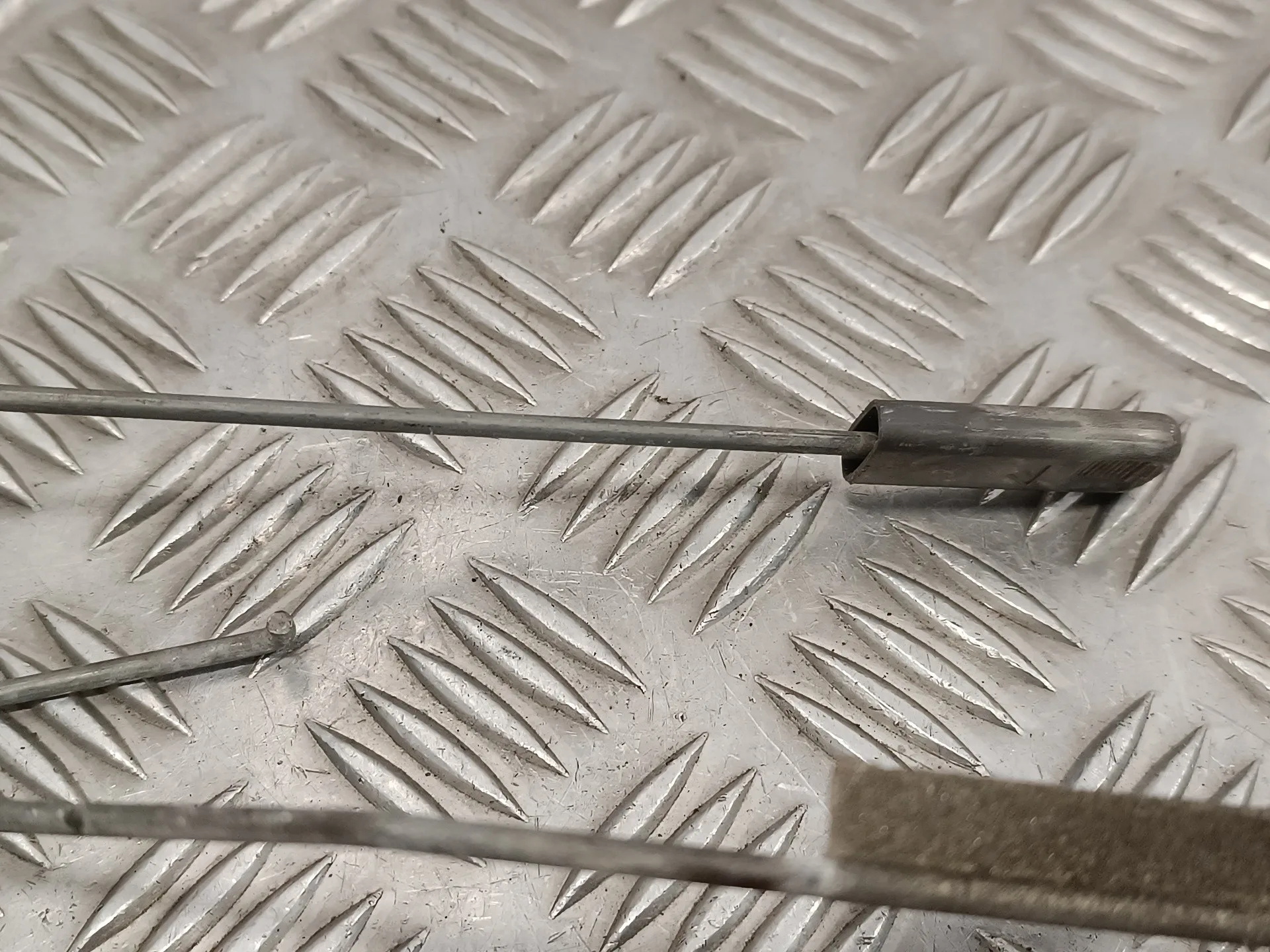 Cerradura Puerta Delantera Derecha para Kia K - Serie 2700 / 2500
