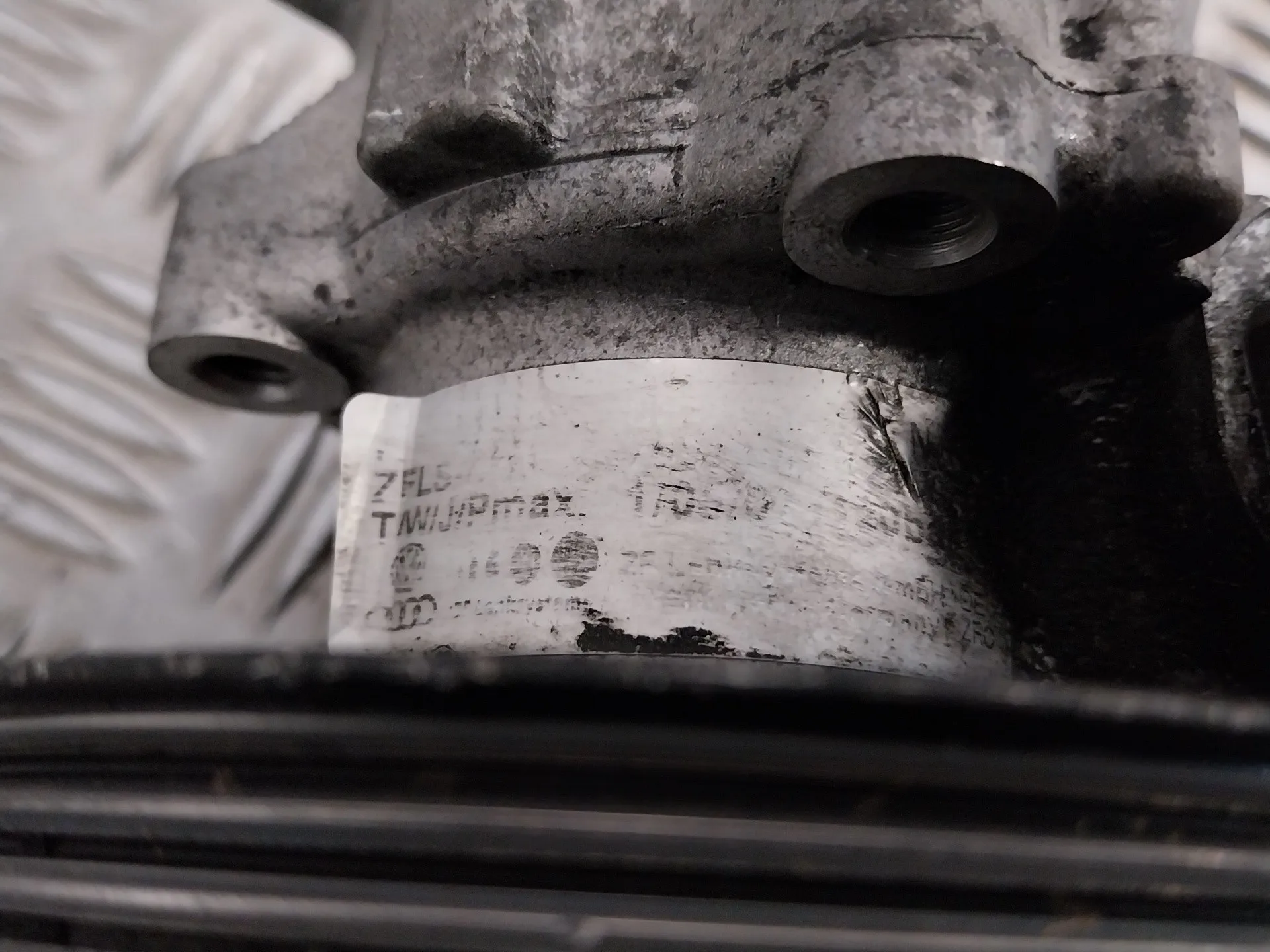 Bomba Direccion para Audi A4 Berlina (8E)