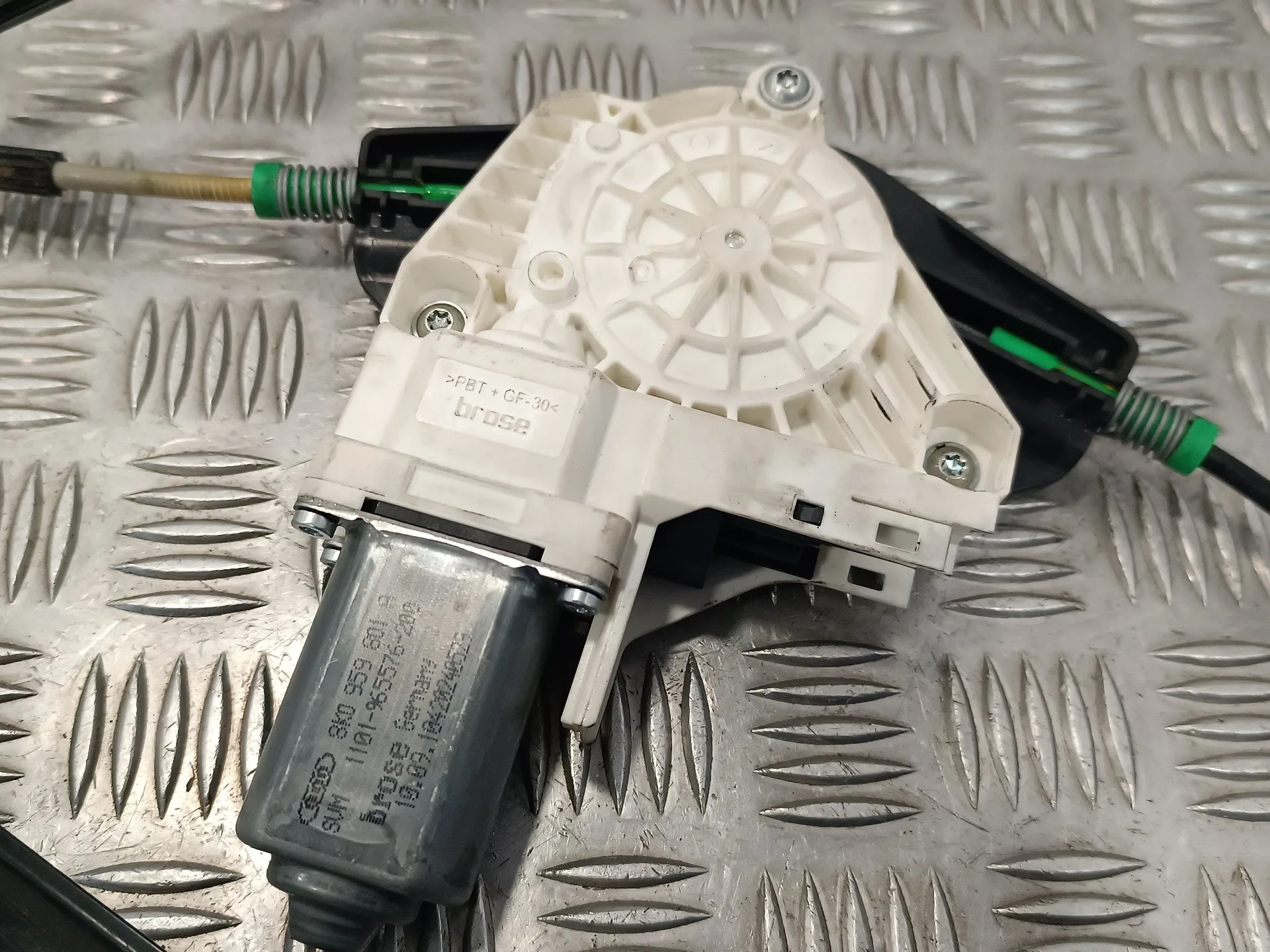 Elevalunas Delantero Izquierdo para Audi A4 Ber. (B8)