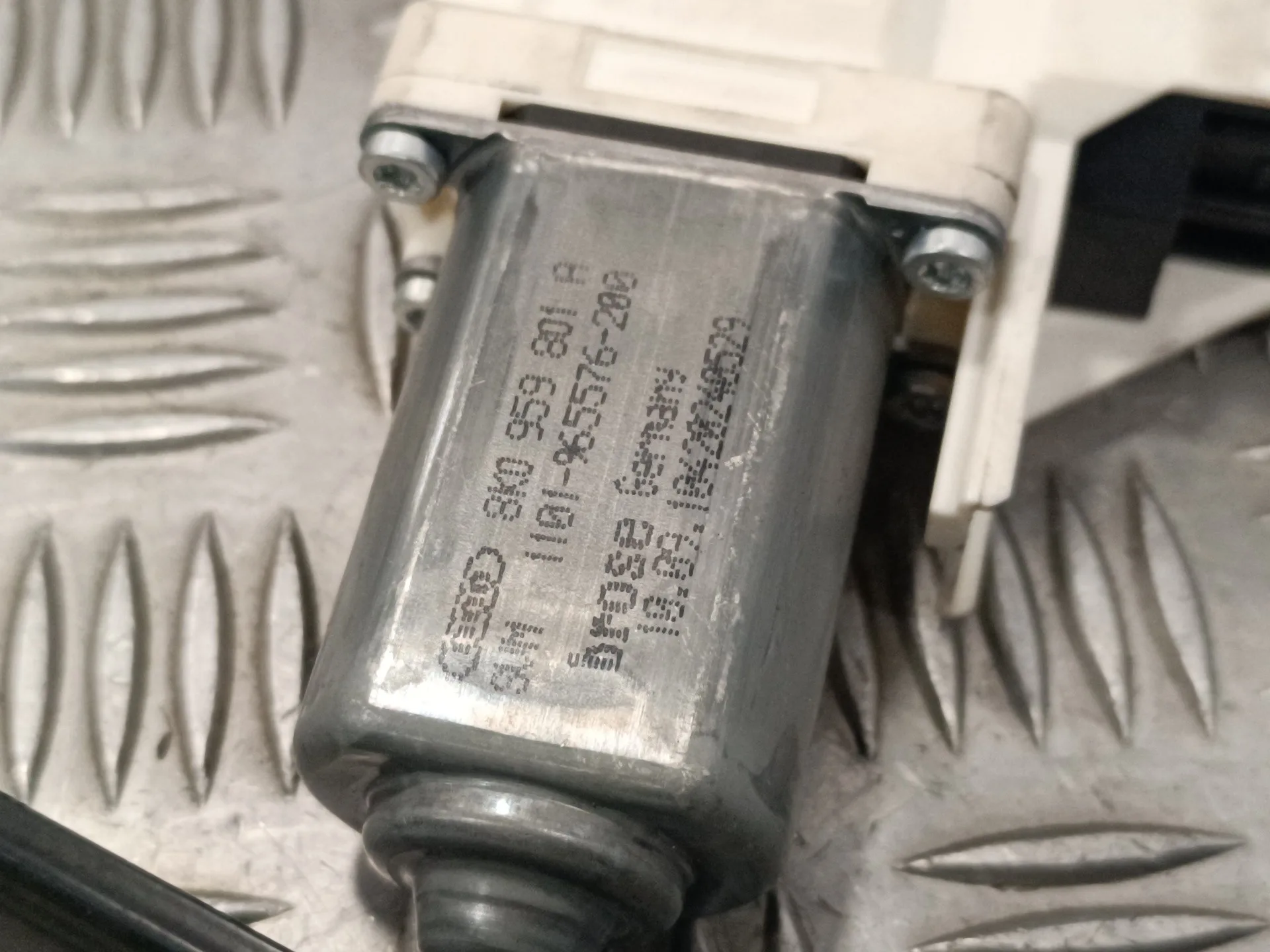 Elevalunas Delantero Izquierdo para Audi A4 Ber. (B8)