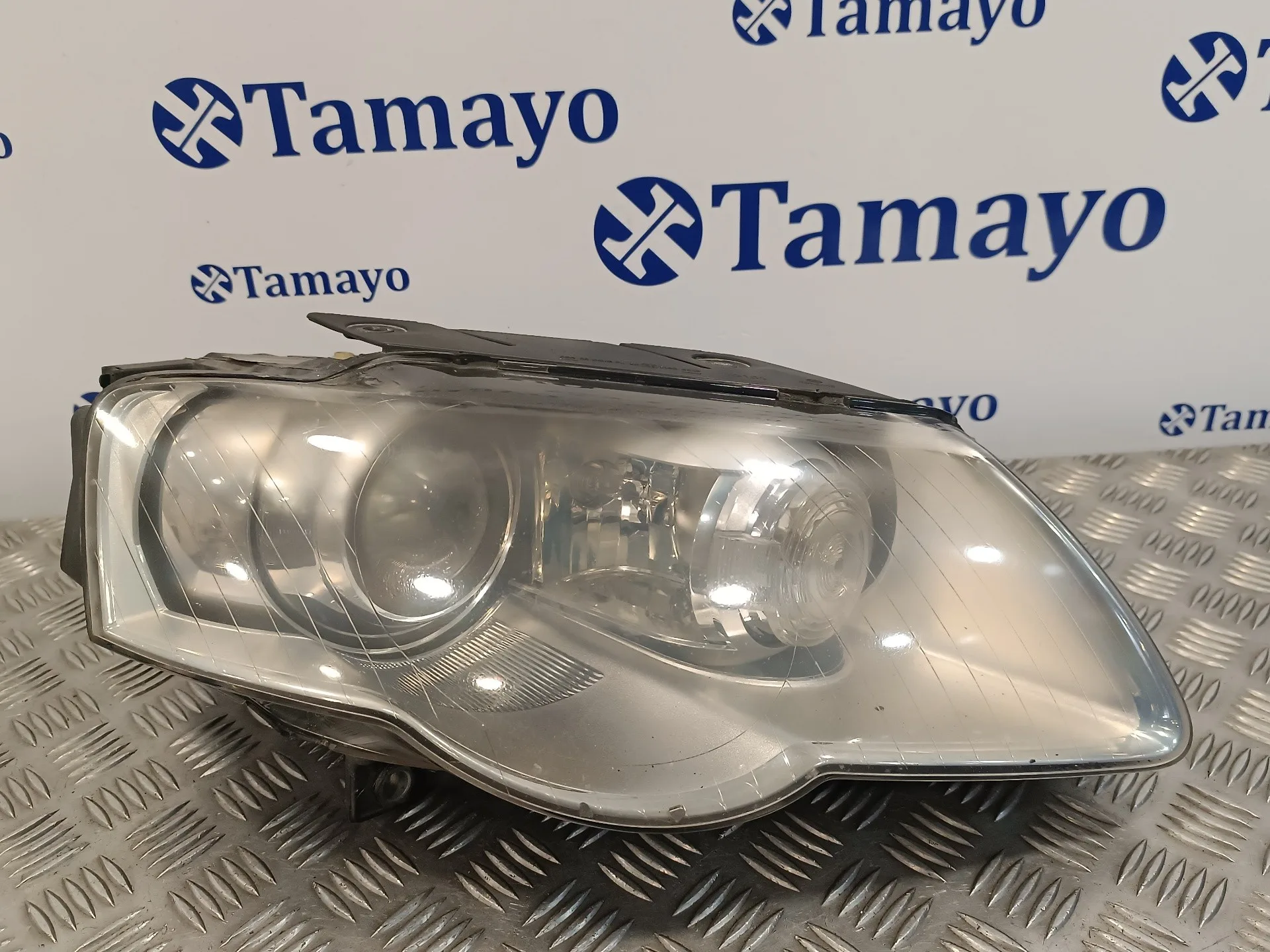 Faro Derecho para Volkswagen Passat Berlina (3C2)