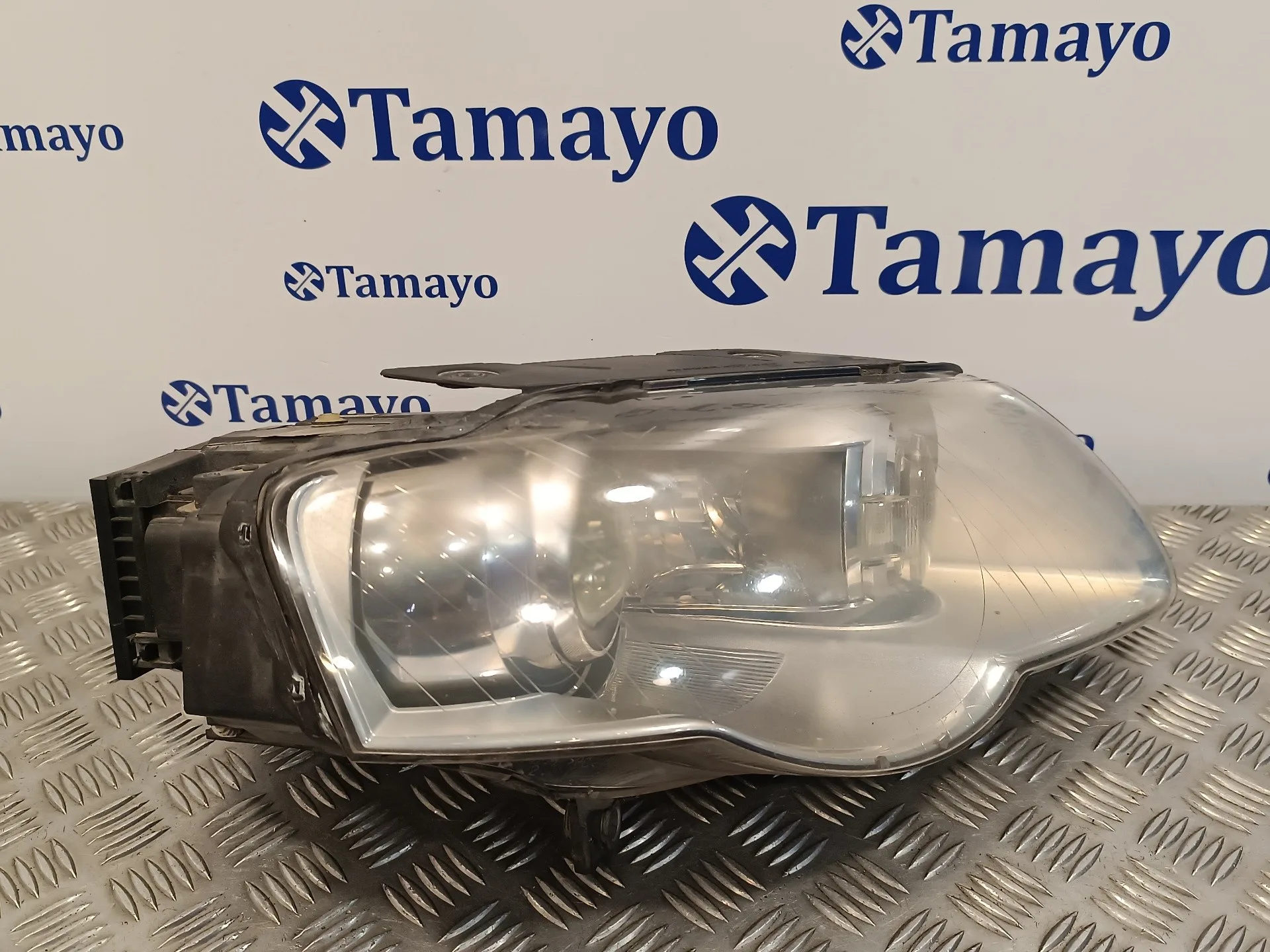 Faro Derecho para Volkswagen Passat Berlina (3C2)