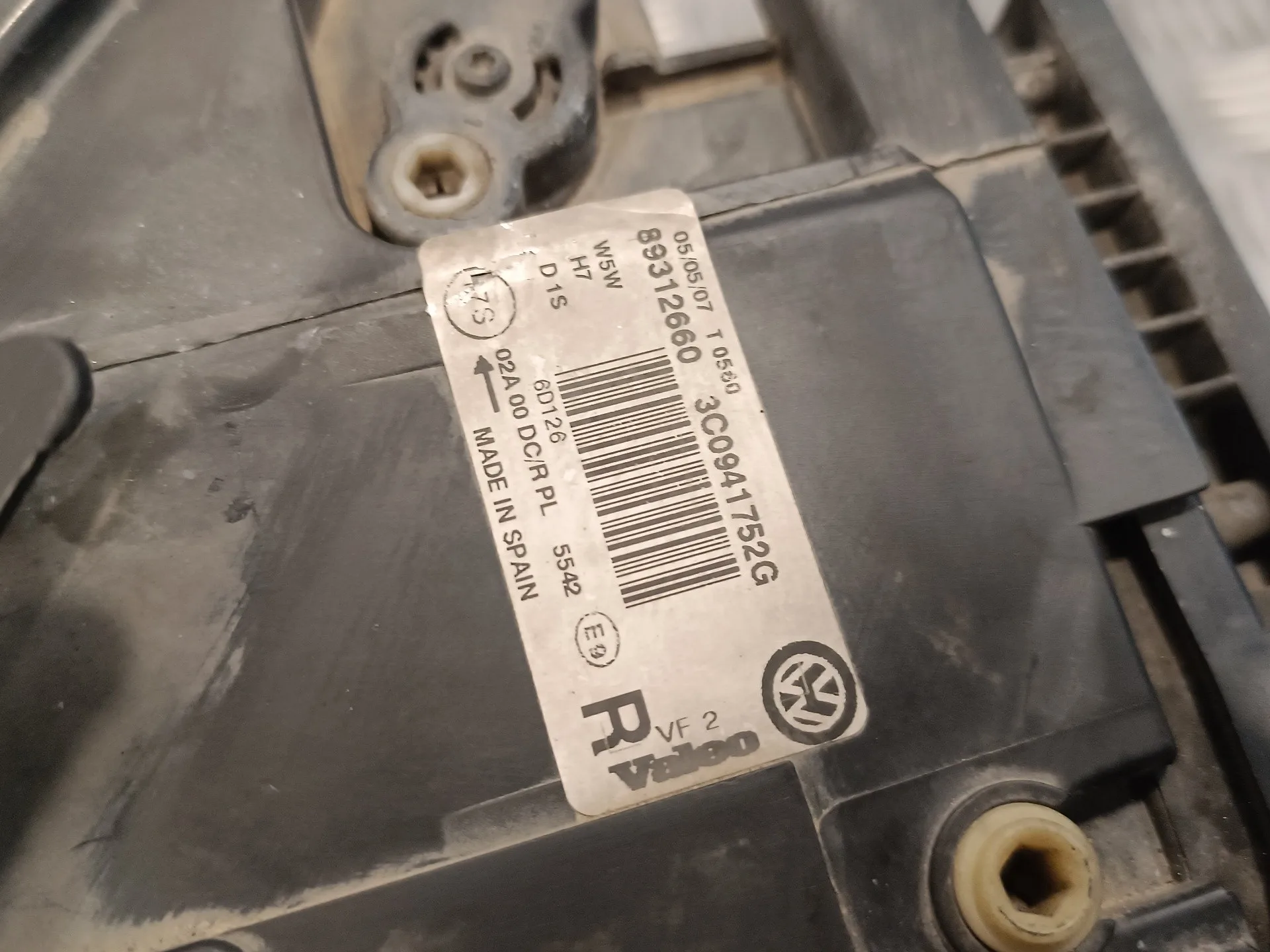 Faro Derecho para Volkswagen Passat Berlina (3C2)