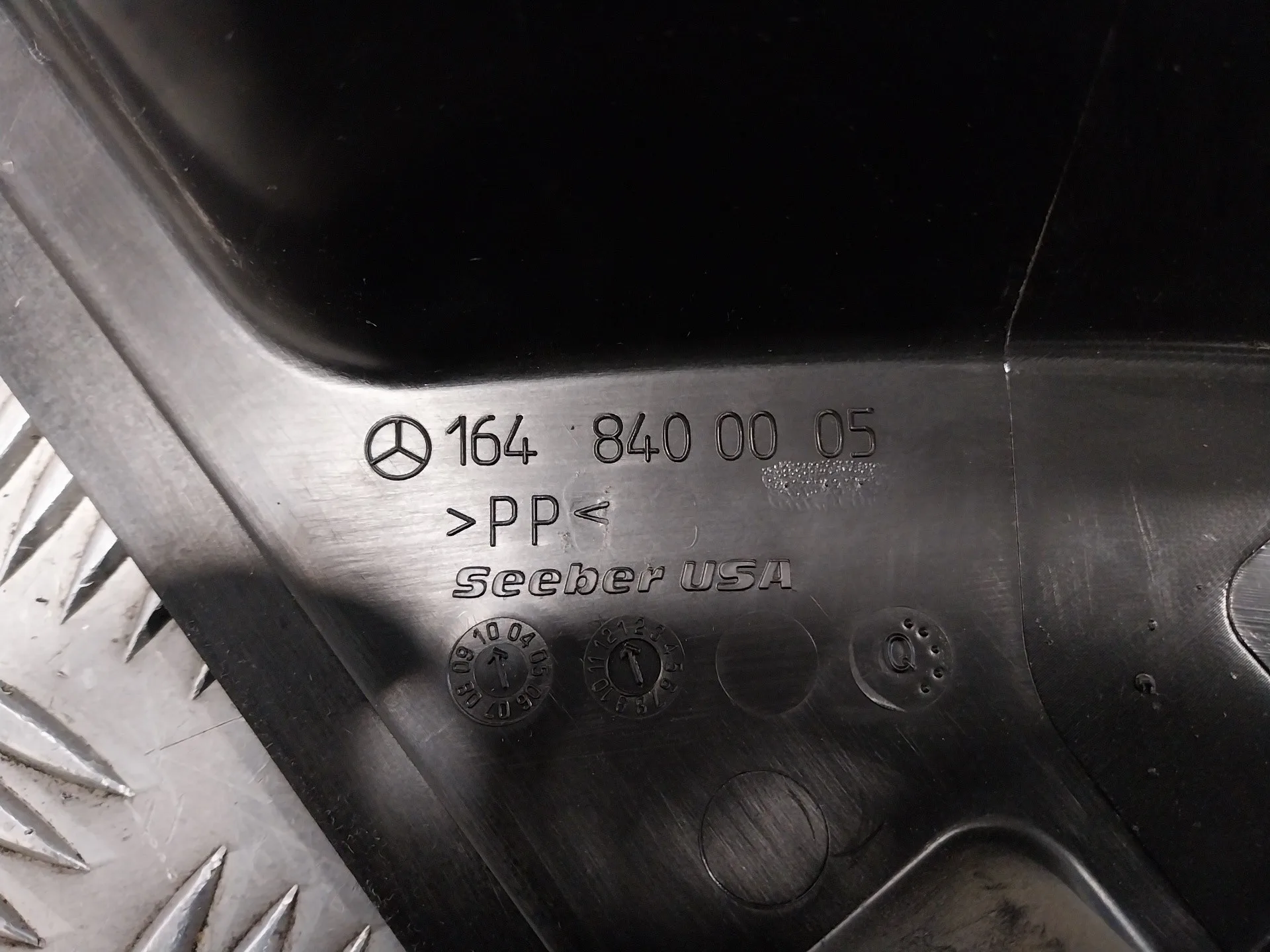 Guantera para Mercedes-Benz Clase M (W164)