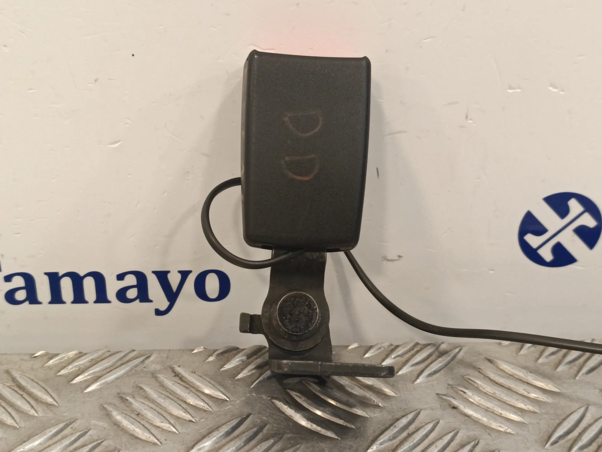 Enganche Cinturon Trasero Derecho para Opel Astra J Lim.