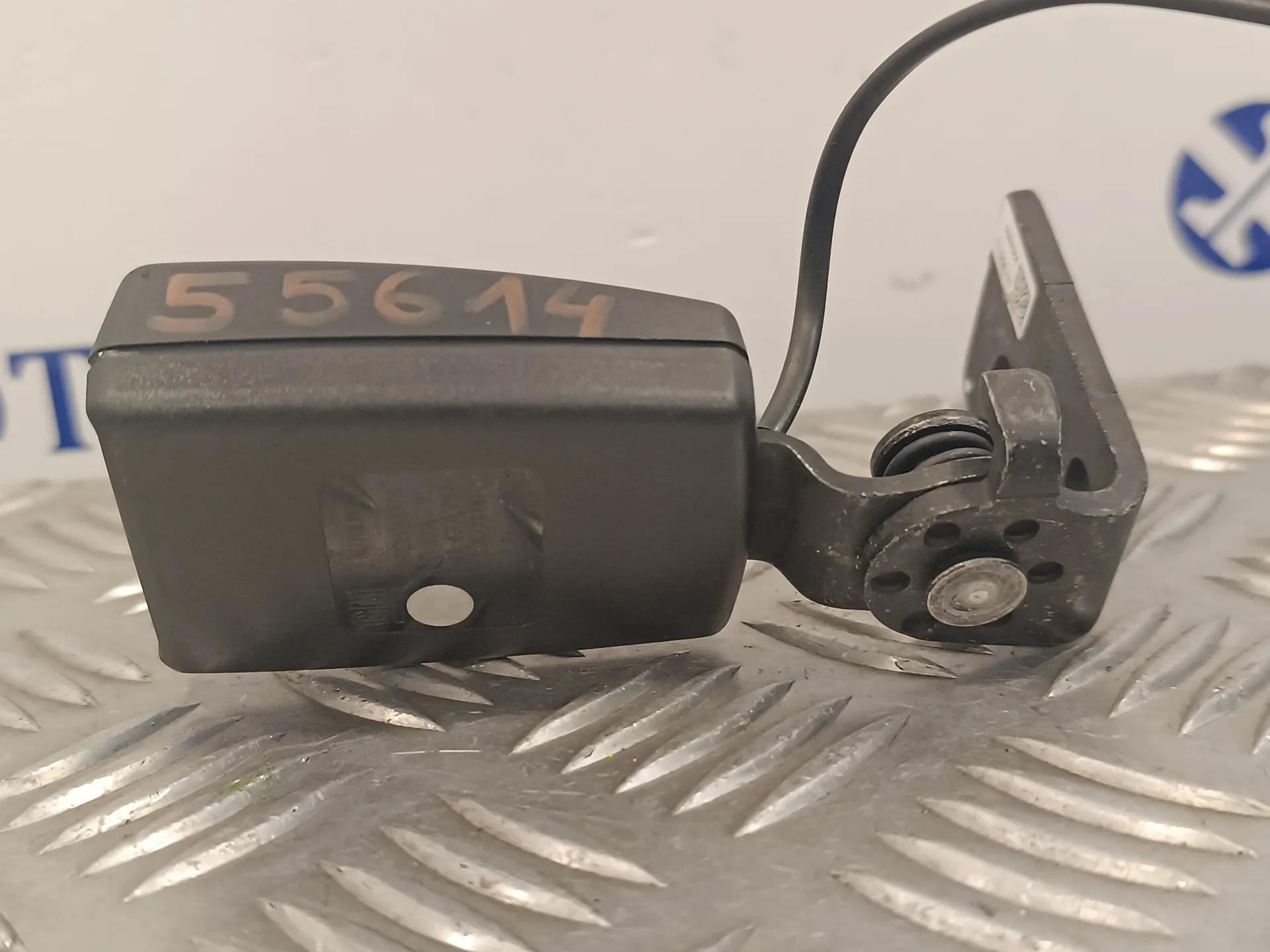 Enganche Cinturon Trasero Derecho para Opel Astra J Lim.