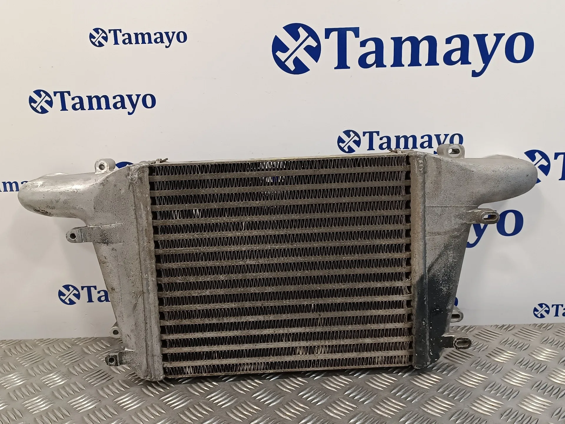 Intercooler para Nissan Cabstar