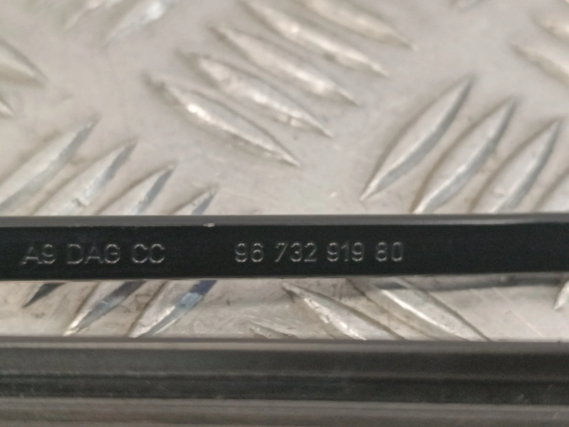 Brazo Limpia Delantero Izquierdo para Peugeot 208