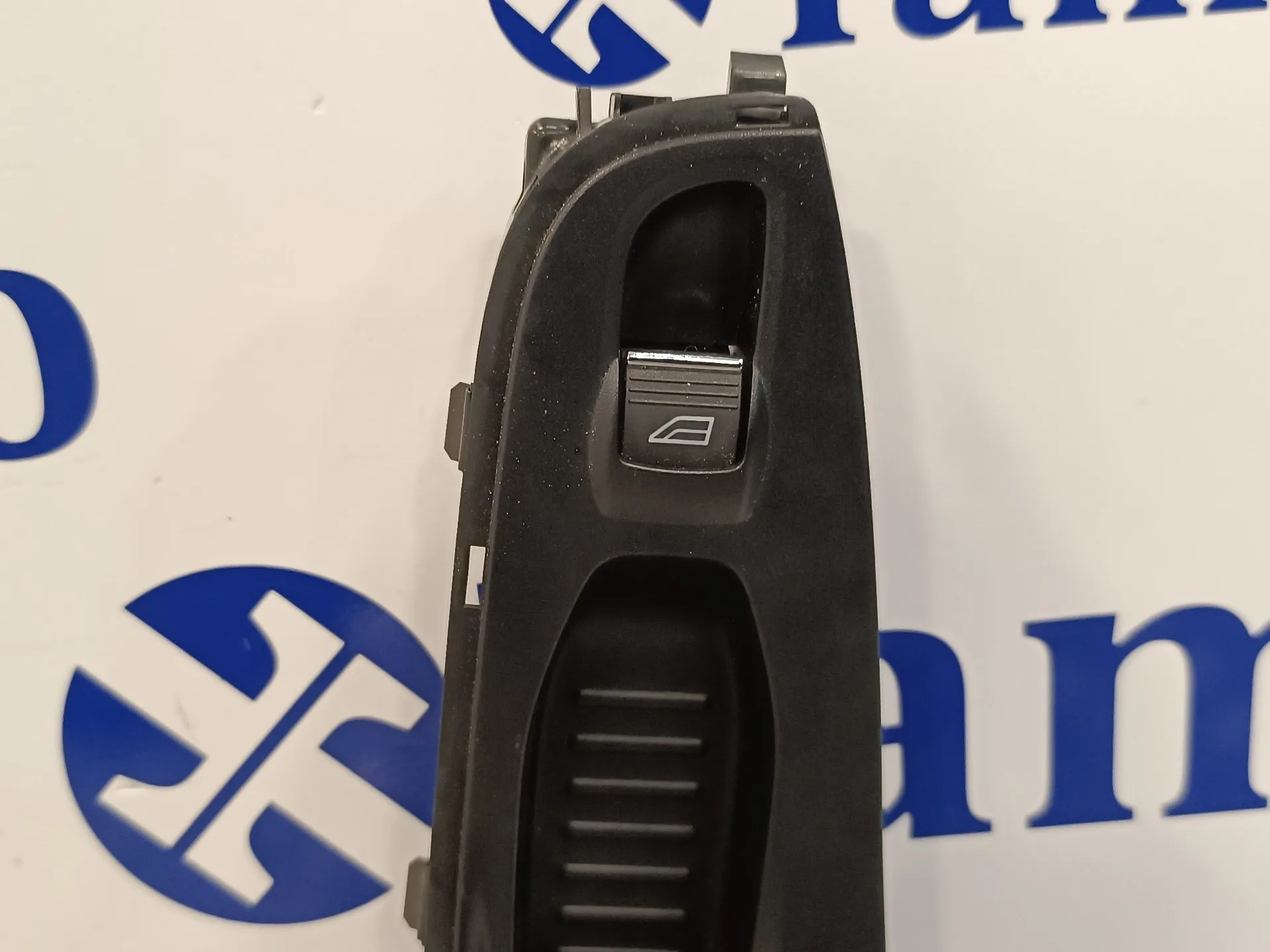 Mando Elevalunas Delantero Derecho para Ford Fiesta (Ccn)