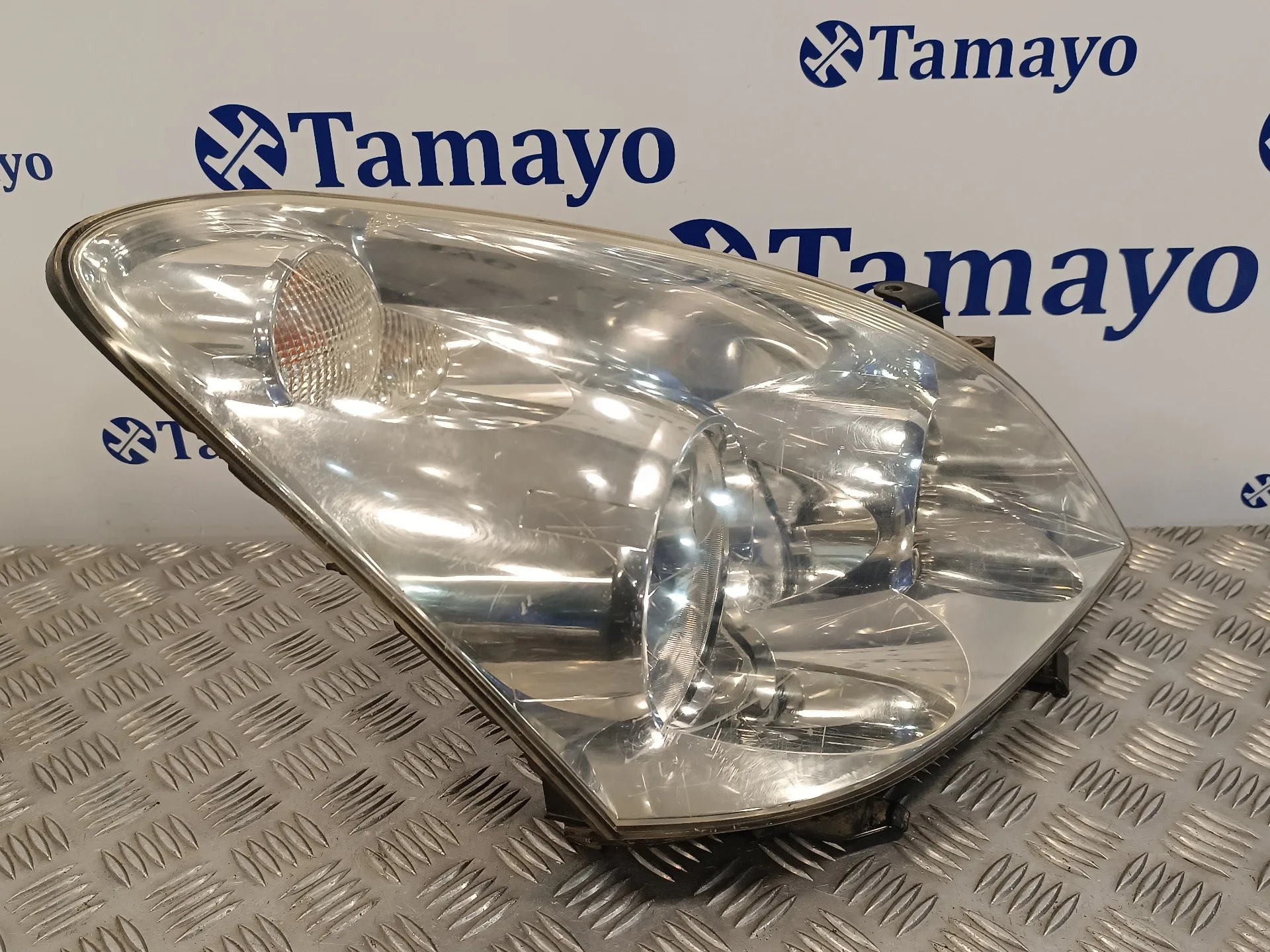 Faro Derecho para Toyota Corolla Verso (R1)
