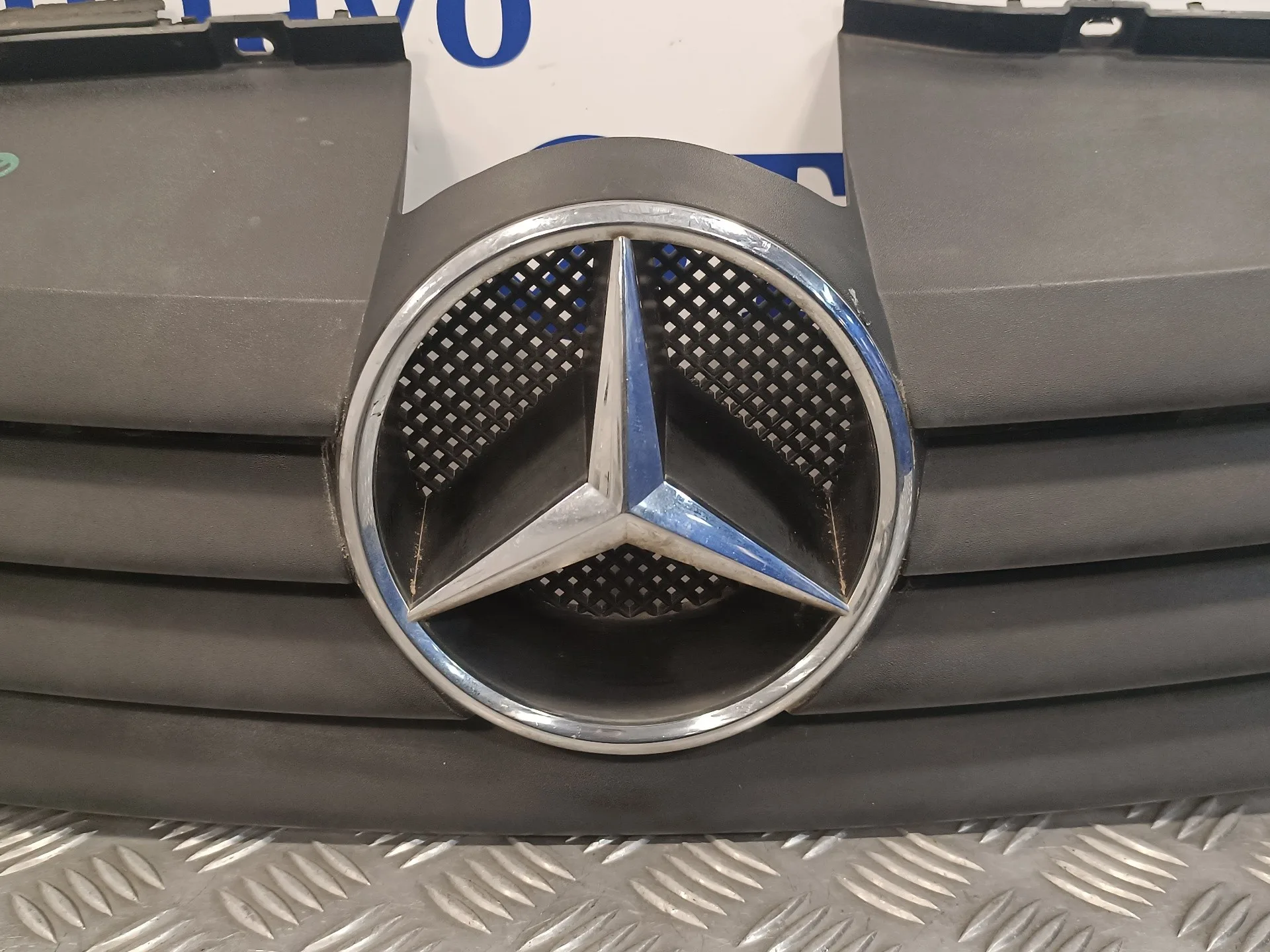 Rejilla Delantera para Mercedes-Benz Vaneo (W414) Furgoneta Compacta