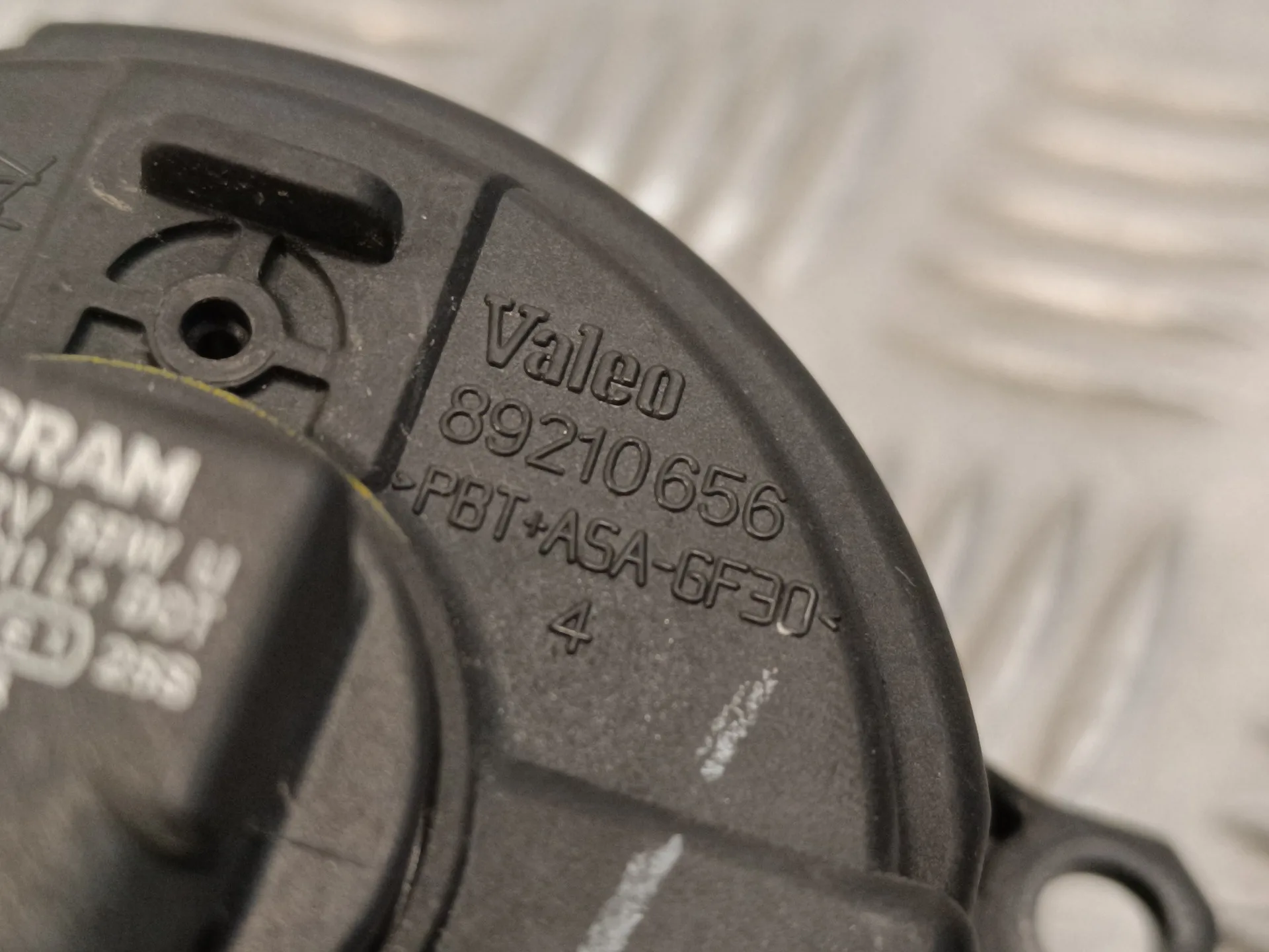 Faro Antiniebla Derecho para Toyota Yaris