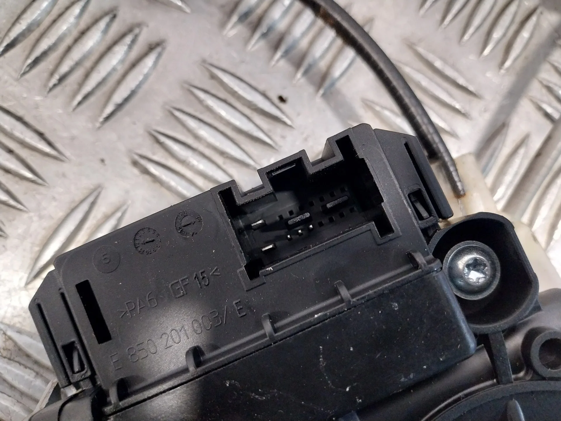 Elevalunas Trasero Derecho para Volkswagen Polo (6C1)