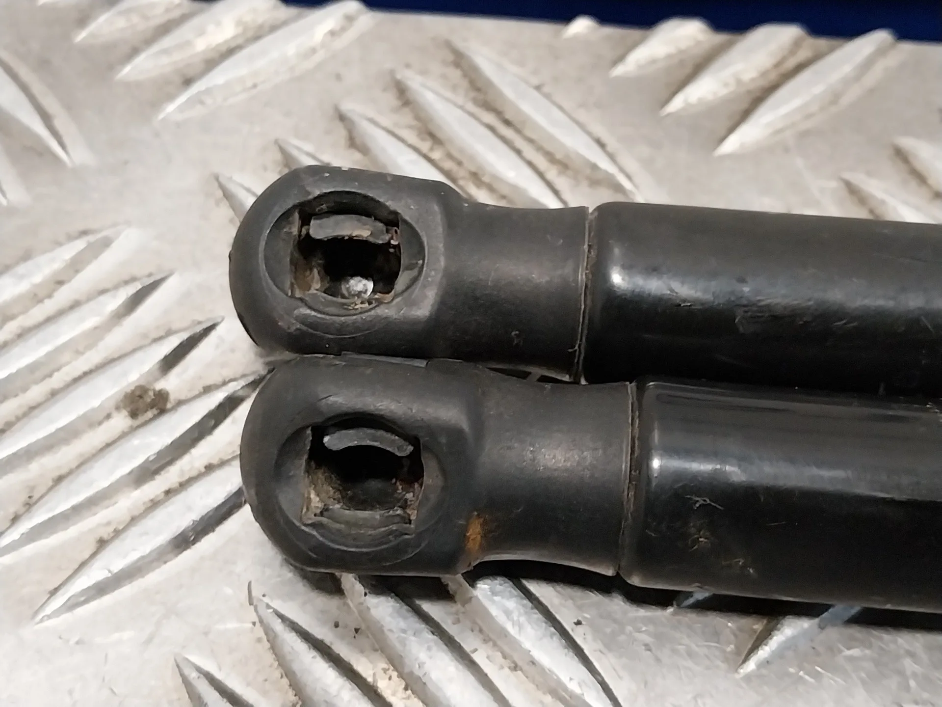Amortiguadores Maletero / Porton para Volkswagen Polo (6C1)