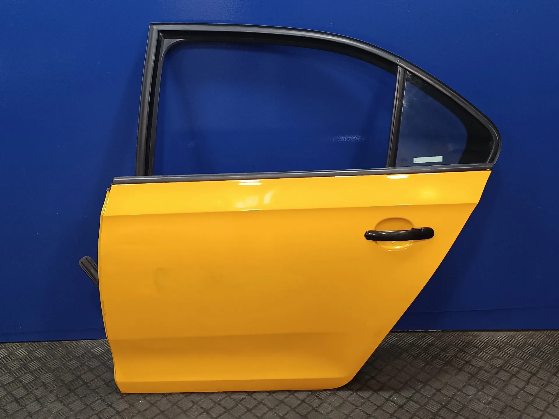 Puerta Trasera Izquierda para Skoda Rapid
