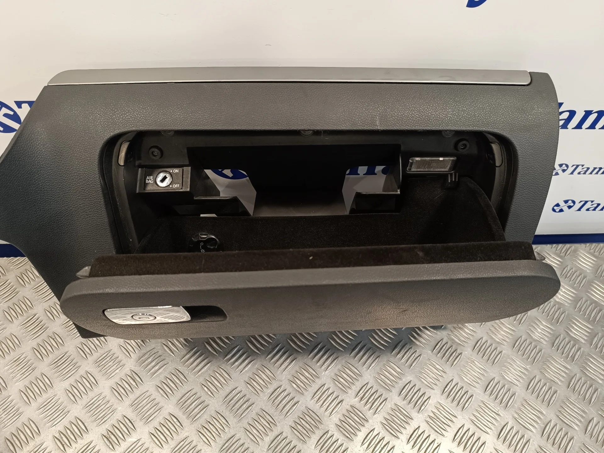 Guantera para Volkswagen Golf V Berlina (1K1)
