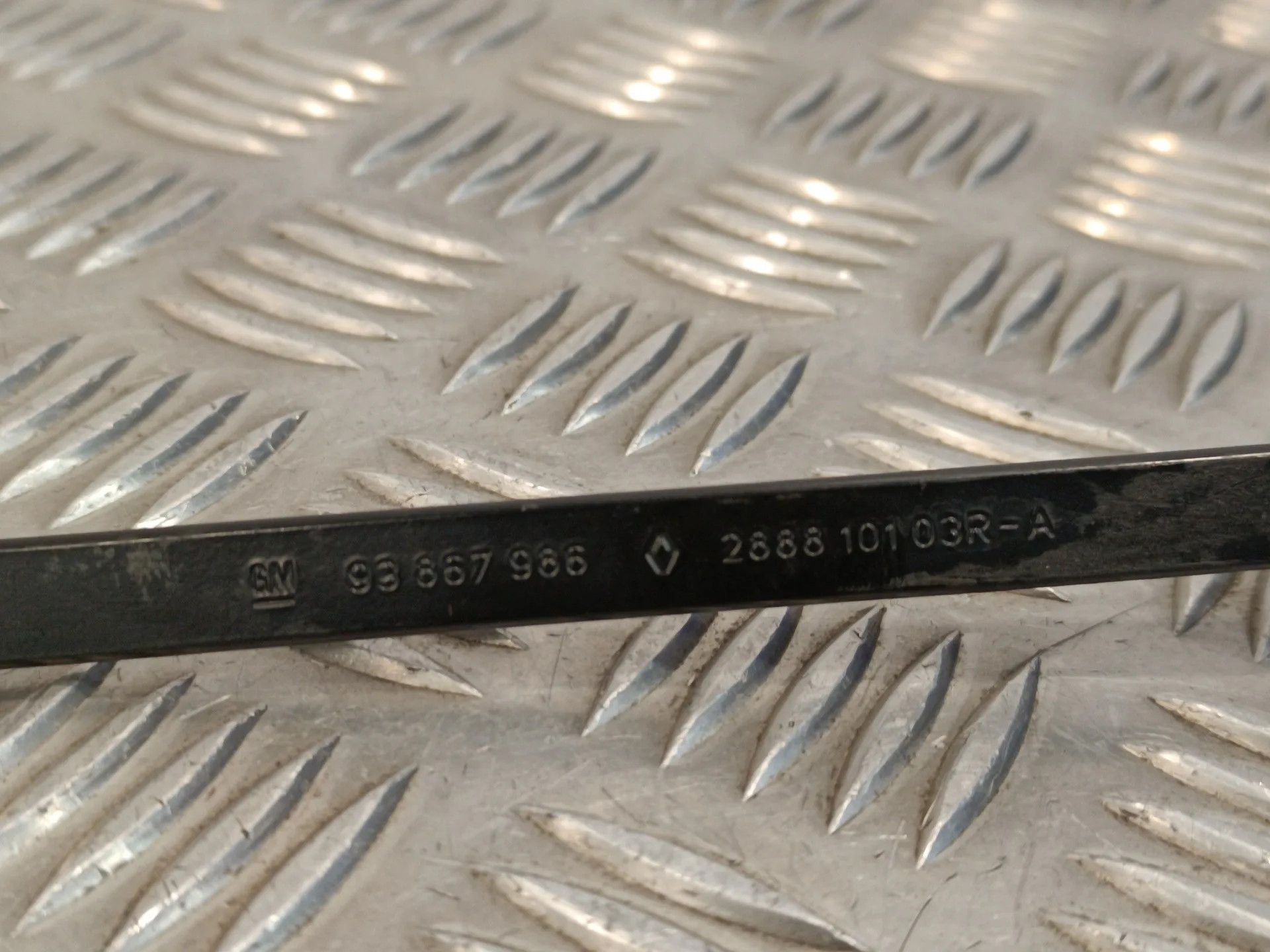 Brazo Limpia Delantero Izquierdo para Renault Trafic Furgon