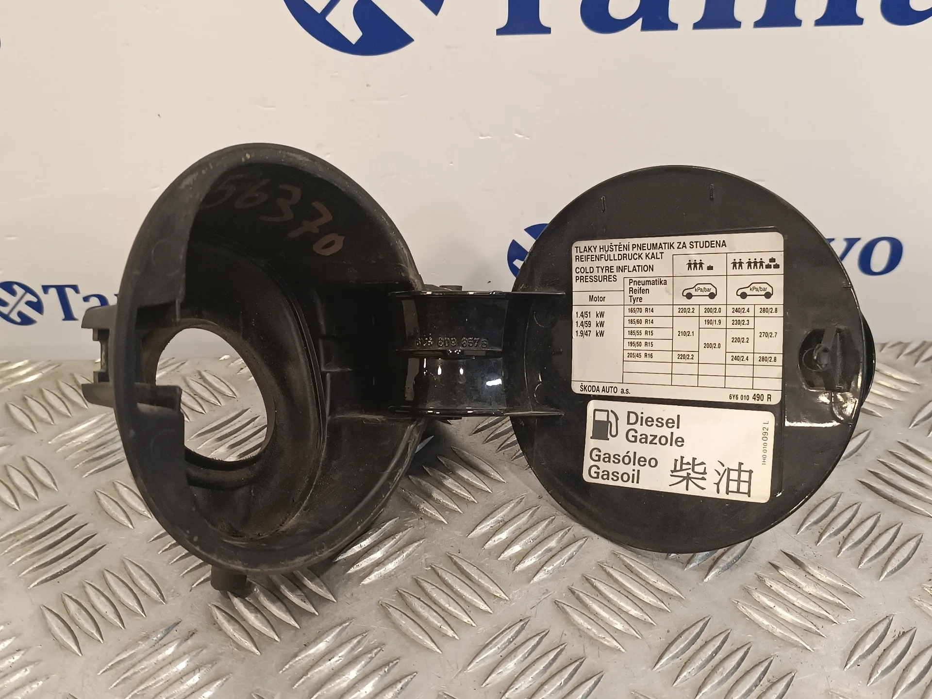 Tapa Exterior Combustible para Skoda Fabia (6Y2/6Y3)