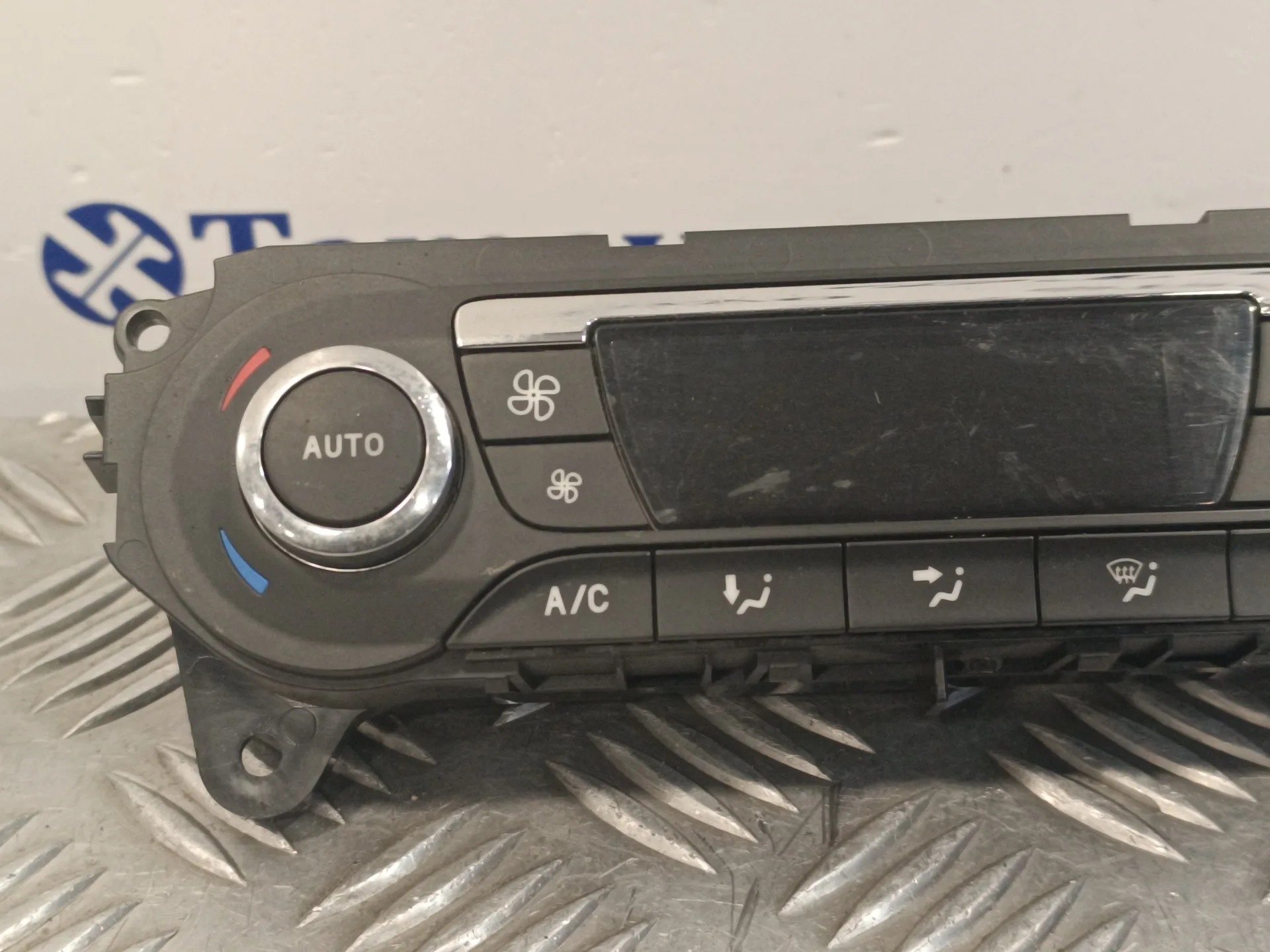 Mando Climatizador para Ford Focus Turn.