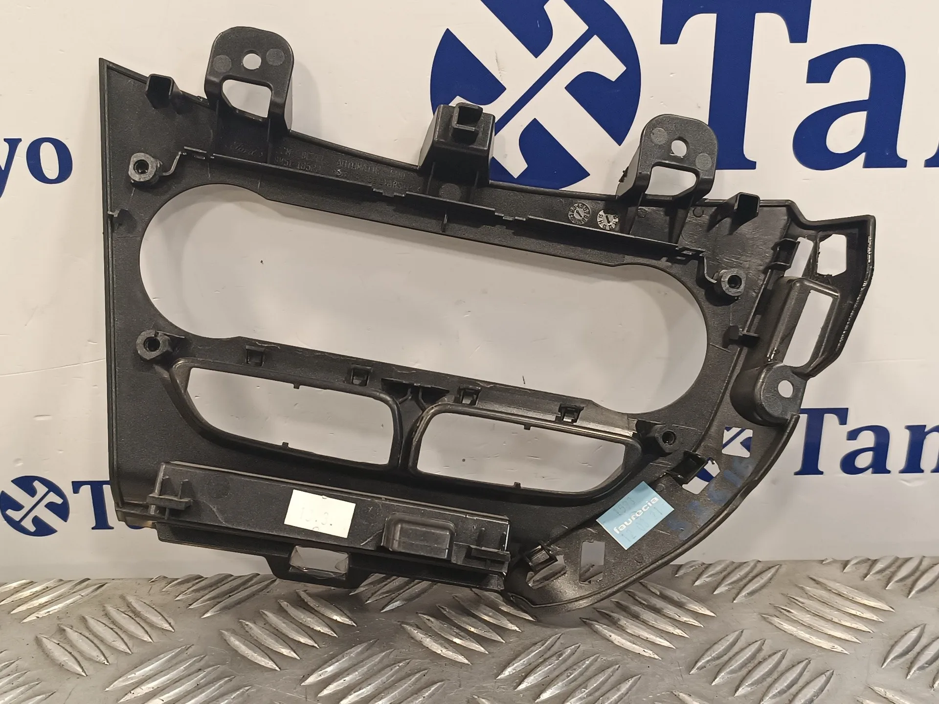 Moldura para Ford Focus Turn.