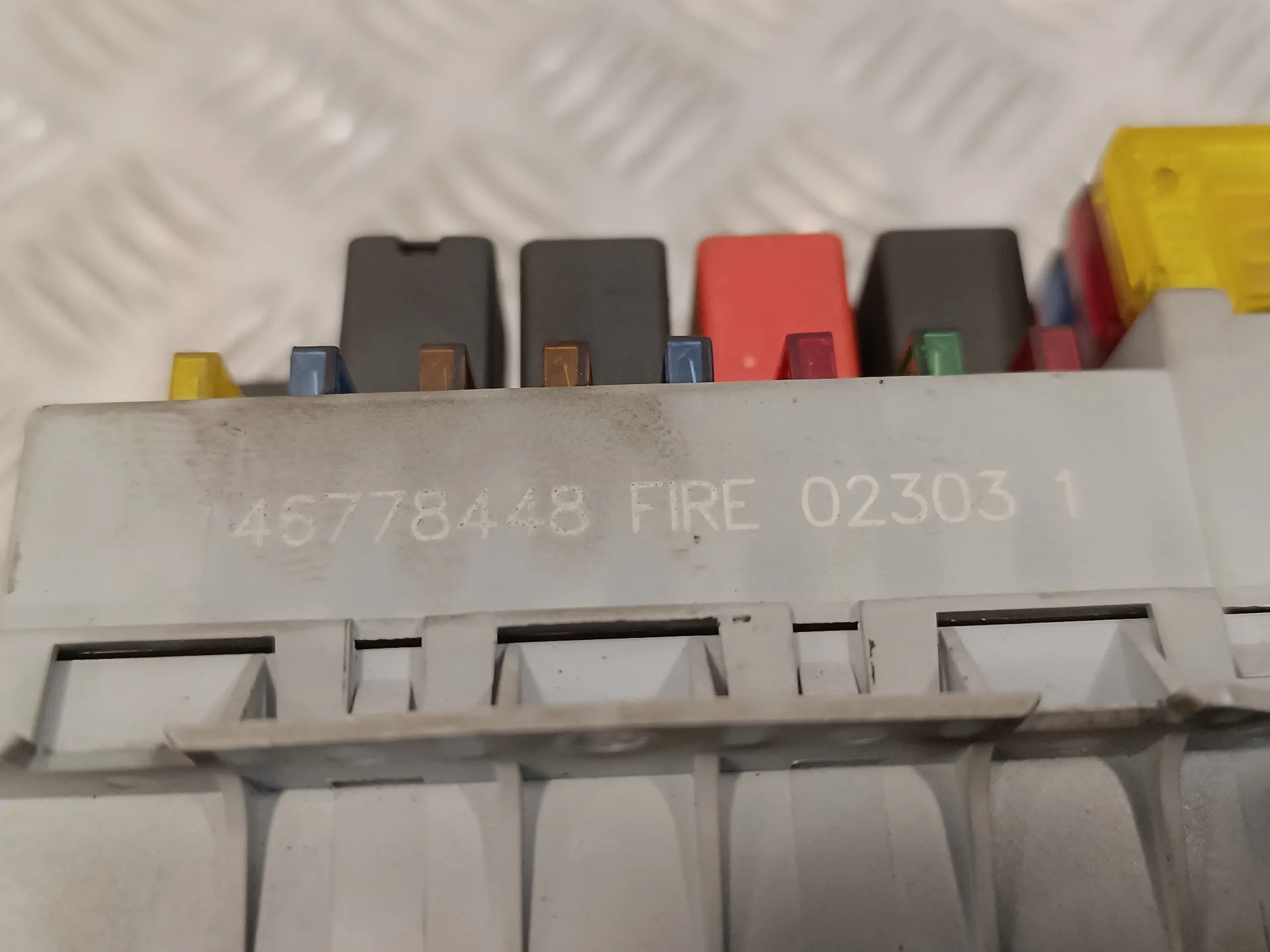 Caja Reles / Fusibles para Fiat Punto Berlina (188)
