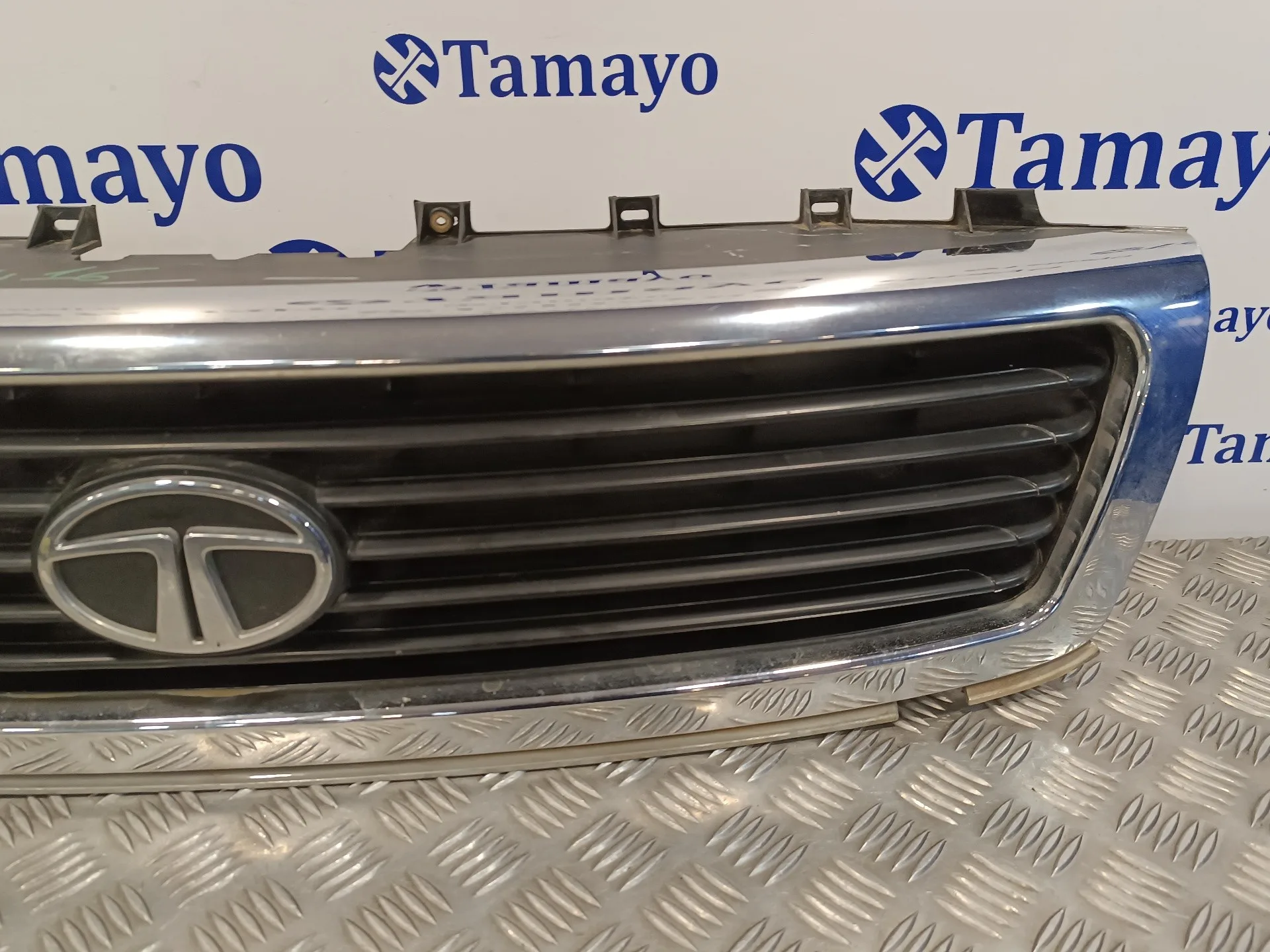 Rejilla Delantera para Tata Safari (42_Fd)