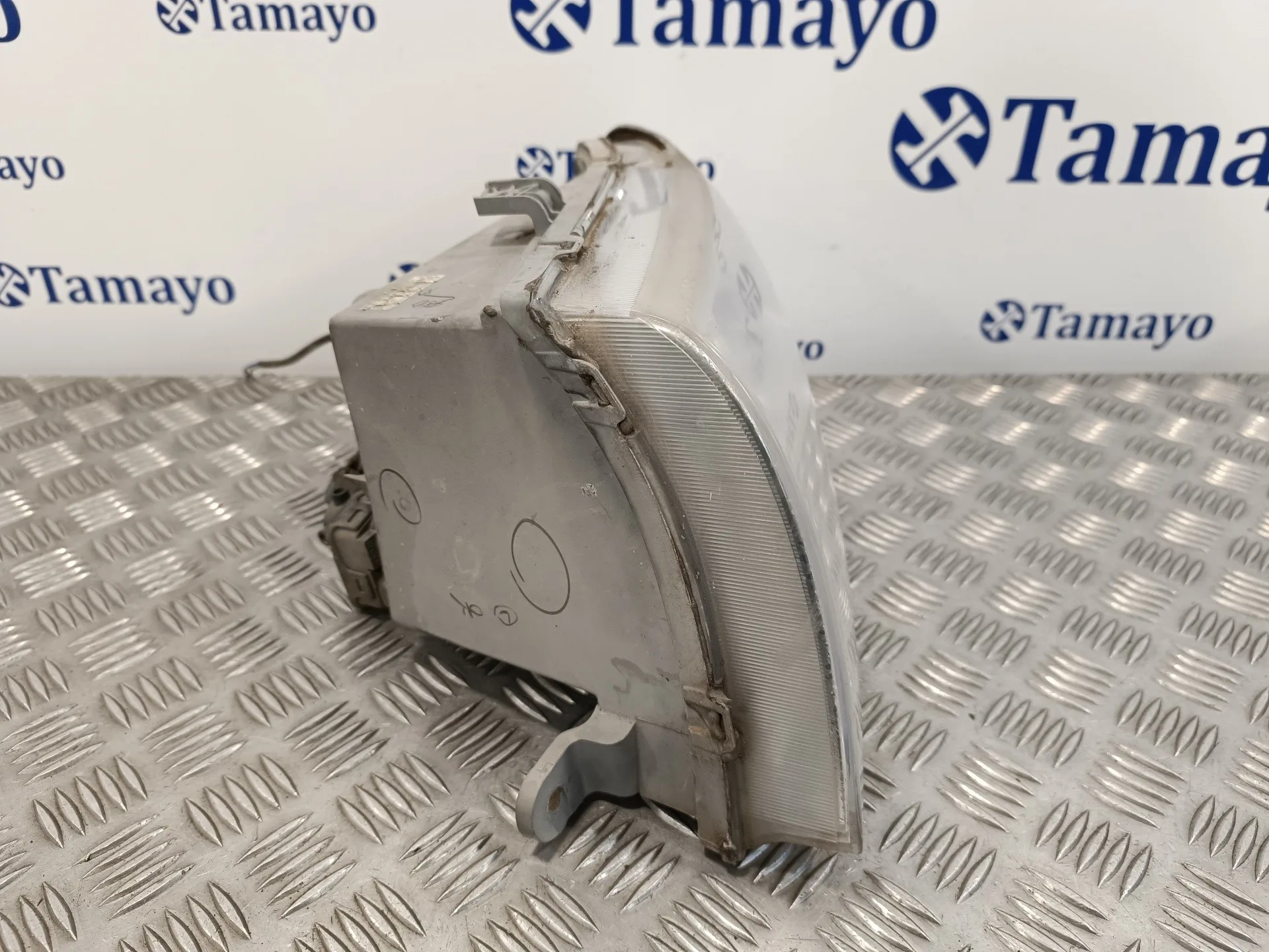 Faro Izquierdo para Tata Safari (42_Fd)
