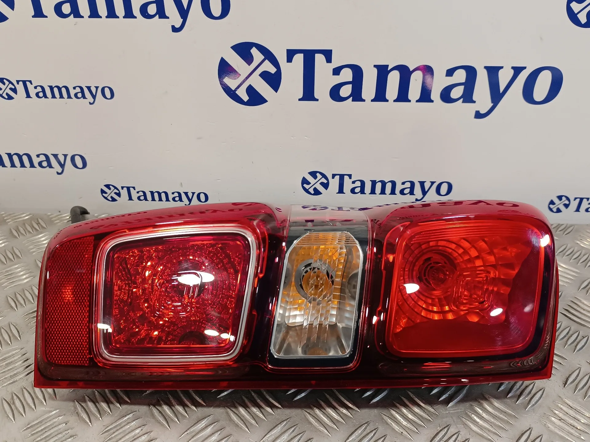 Piloto Trasero Izquierdo para Isuzu D-Max