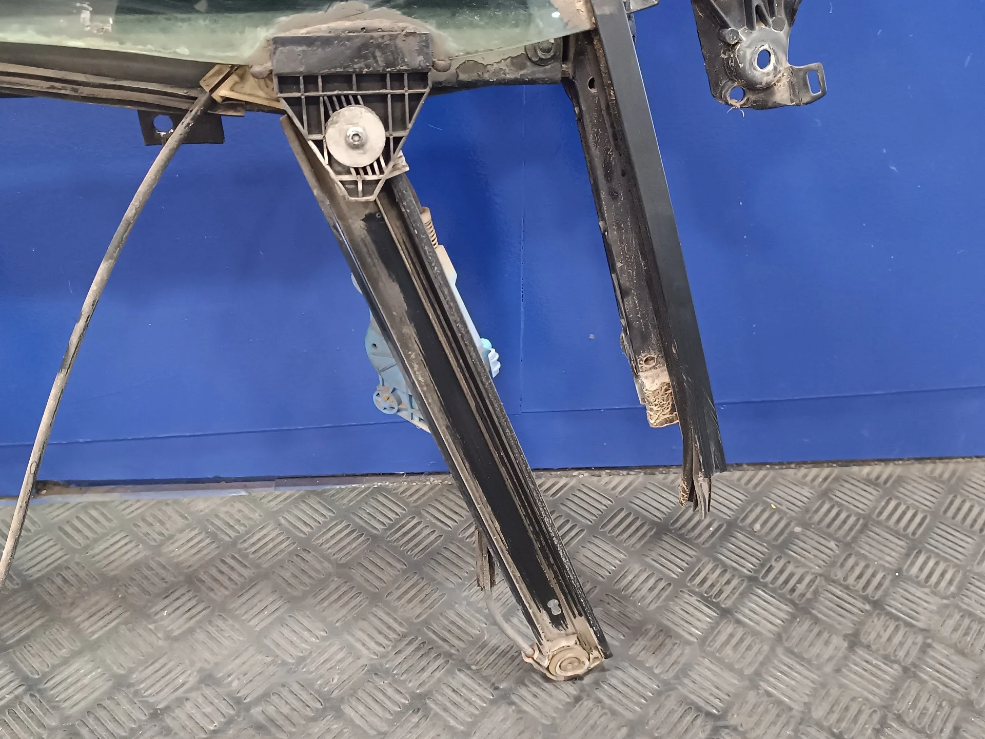 Elevalunas Delantero Derecho para Audi A4 Berlina (8E)