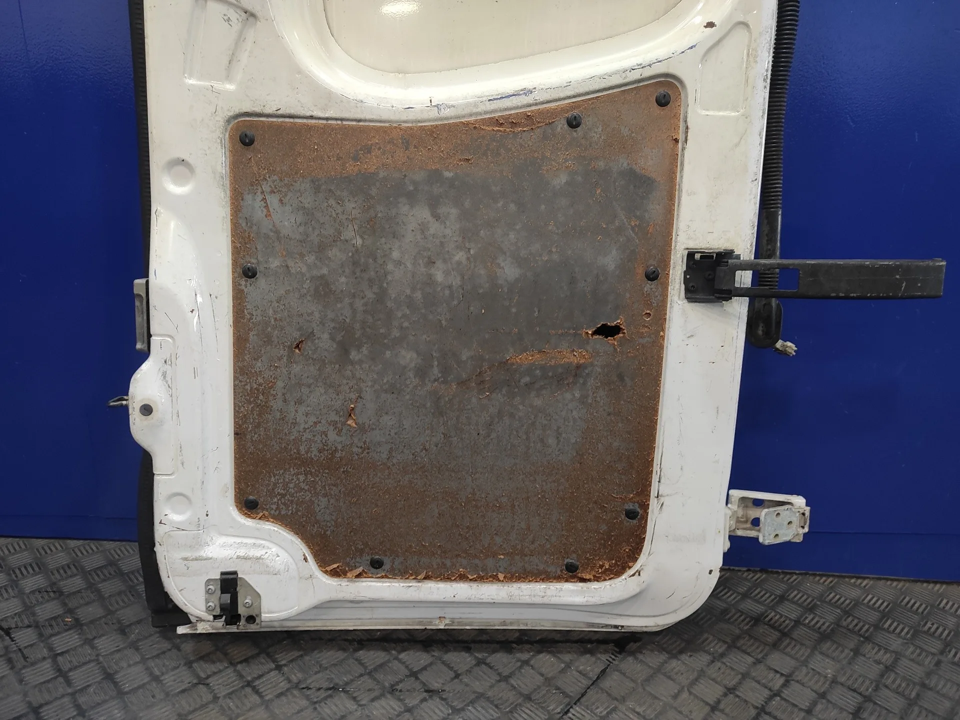 Puerta Trasera Izquierda para Mercedes-Benz Sprinterii Caja Cerrada (Desde 01.06)