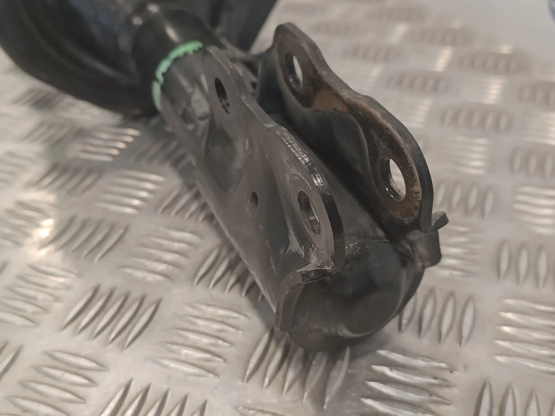 Amortiguador Delantero Izquierdo para Mitsubishi Lancer Berlina (Cy0)