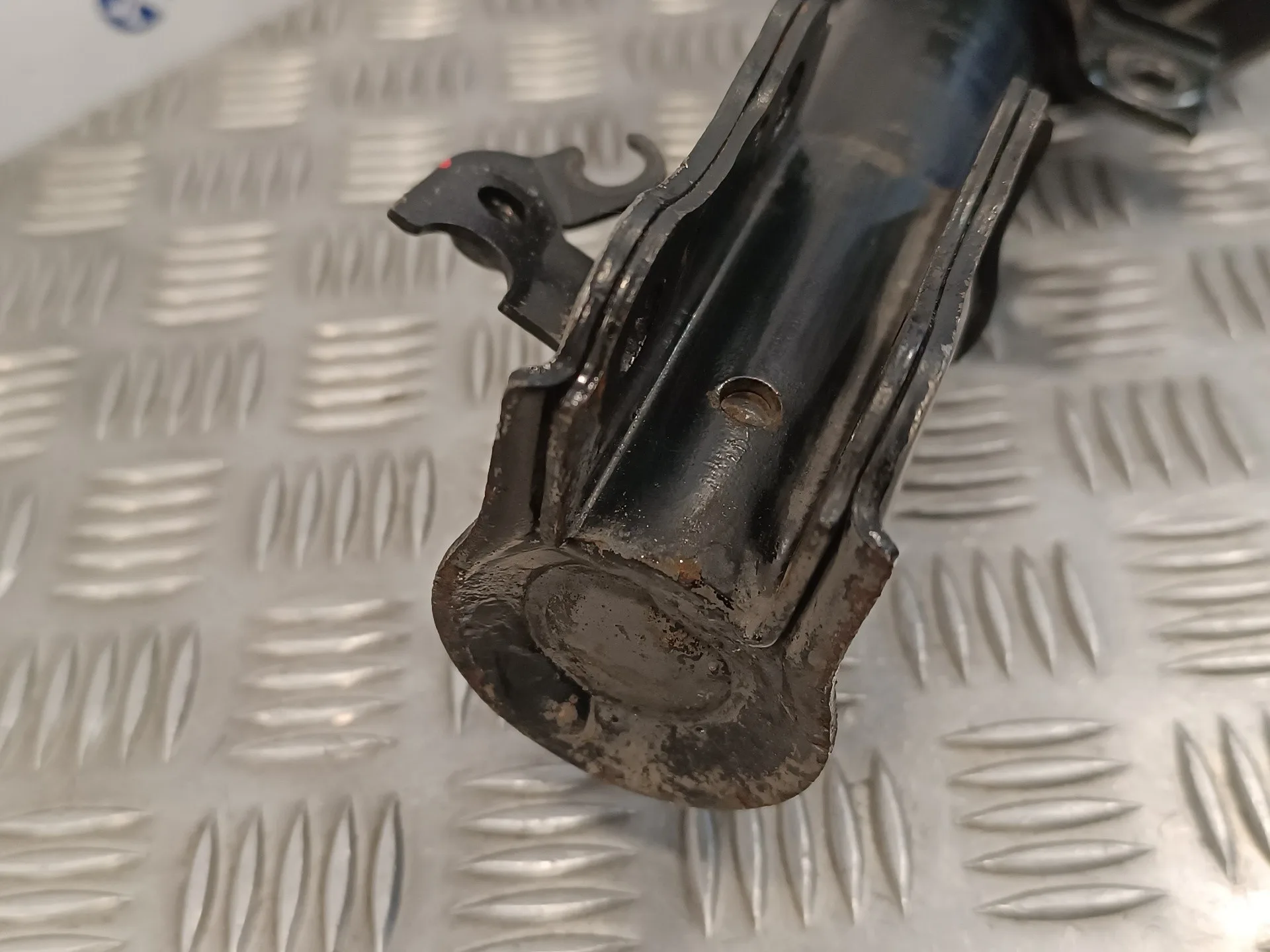 Amortiguador Delantero Derecho para Suzuki Swift Berlina (Mz)