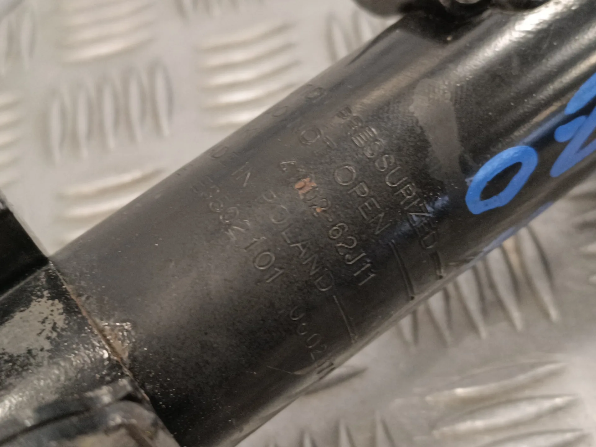 Amortiguador Delantero Izquierdo para Suzuki Swift Berlina (Mz)