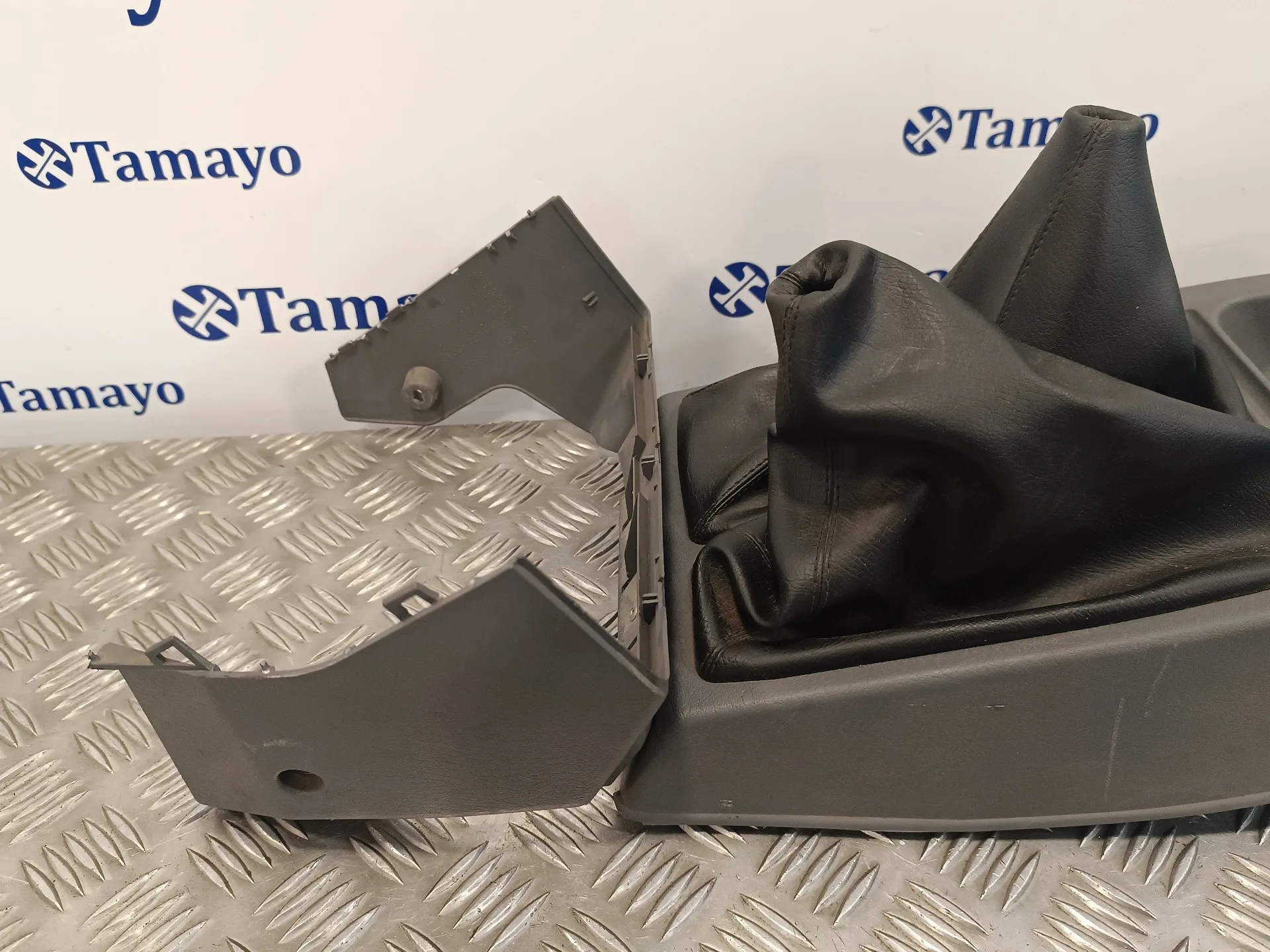 Apoyabrazos Central para Nissan Terrano/Terrano.ii (R20)