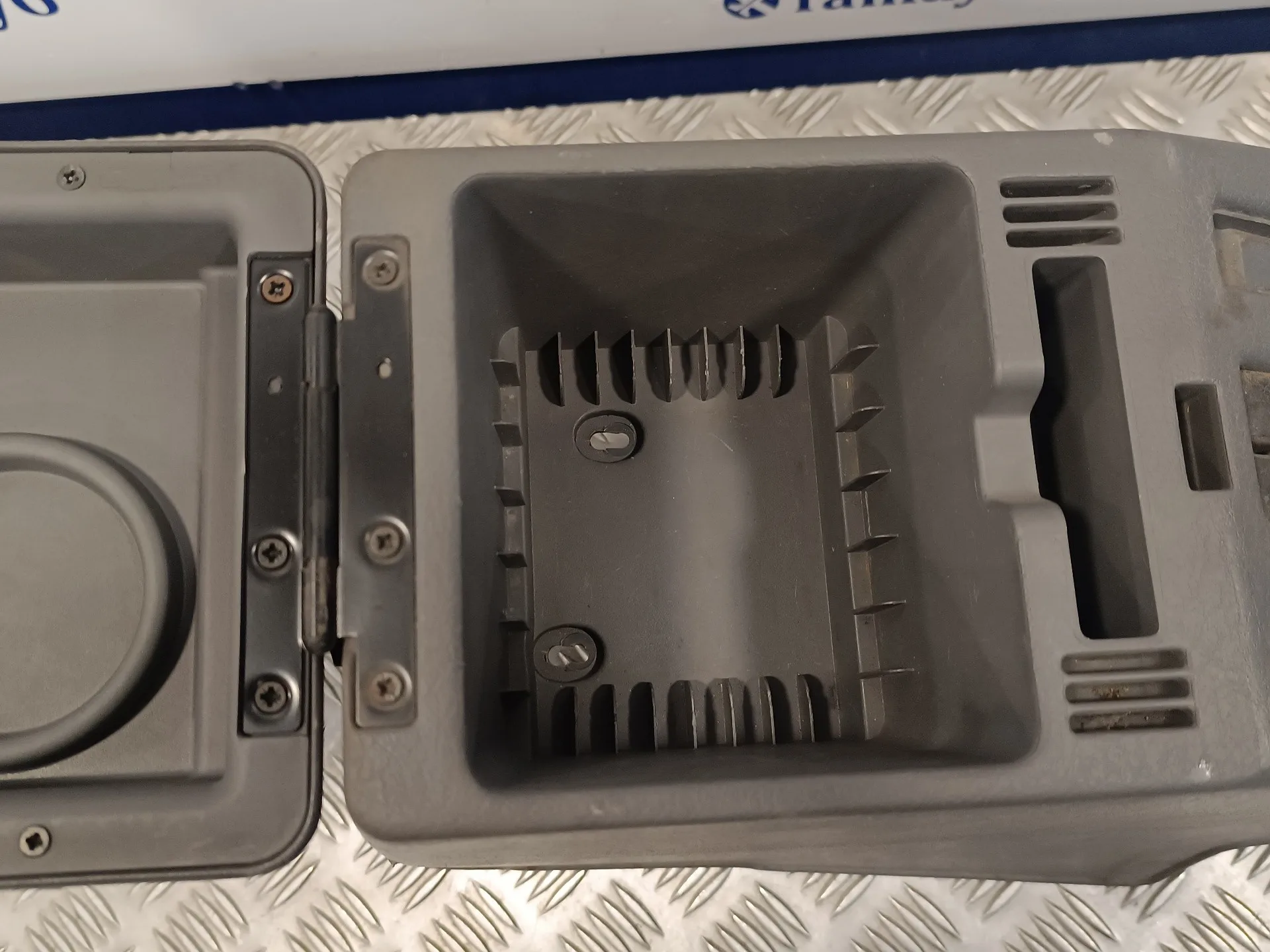 Apoyabrazos Central para Nissan Terrano/Terrano.ii (R20)