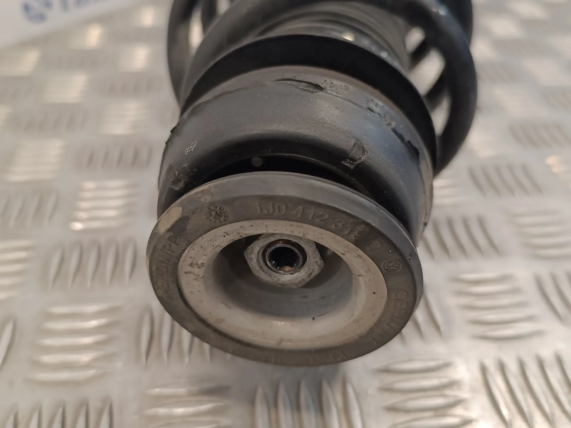 Amortiguador Delantero Derecho para Volkswagen Polo (6R1)