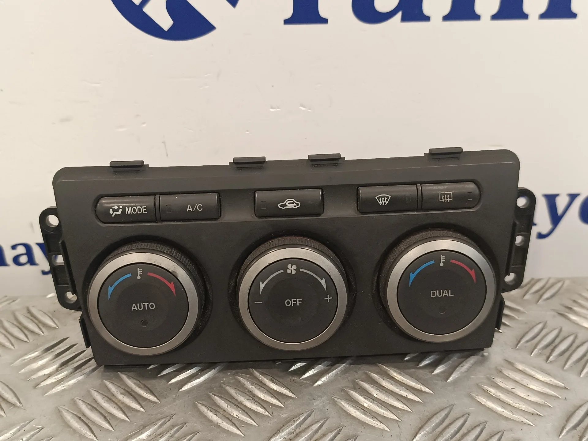 Mando Climatizador para Mazda 6 Lim. (Gh)