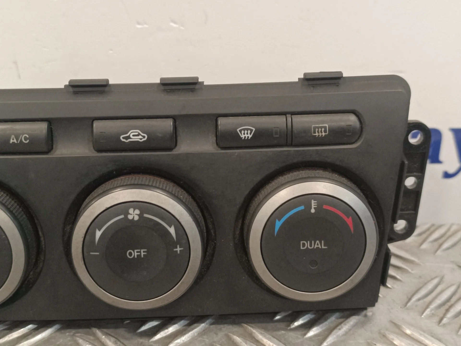 Mando Climatizador para Mazda 6 Lim. (Gh)